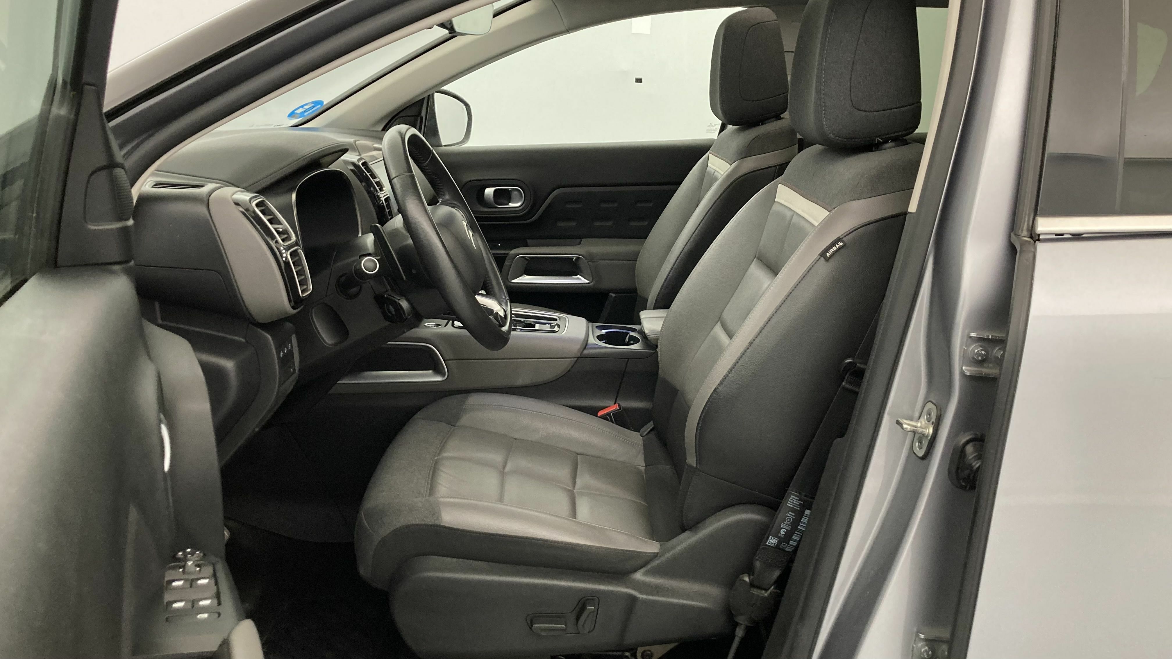 citroen c5 aircross shine 1.6 PURETECH HYBRID 225 E-EAT 2022 gris acier / negro 2