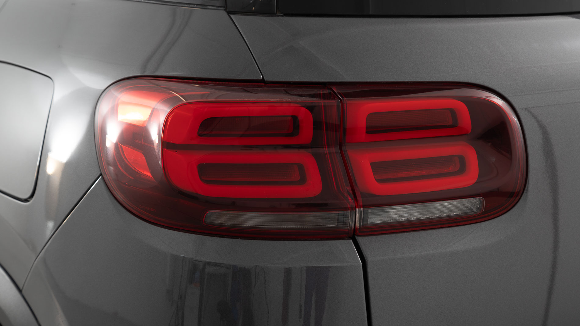 citroen c5 aircross shine 1.6 PURETECH HYBRID 225 E-EAT 2022 gris platino / negro 32