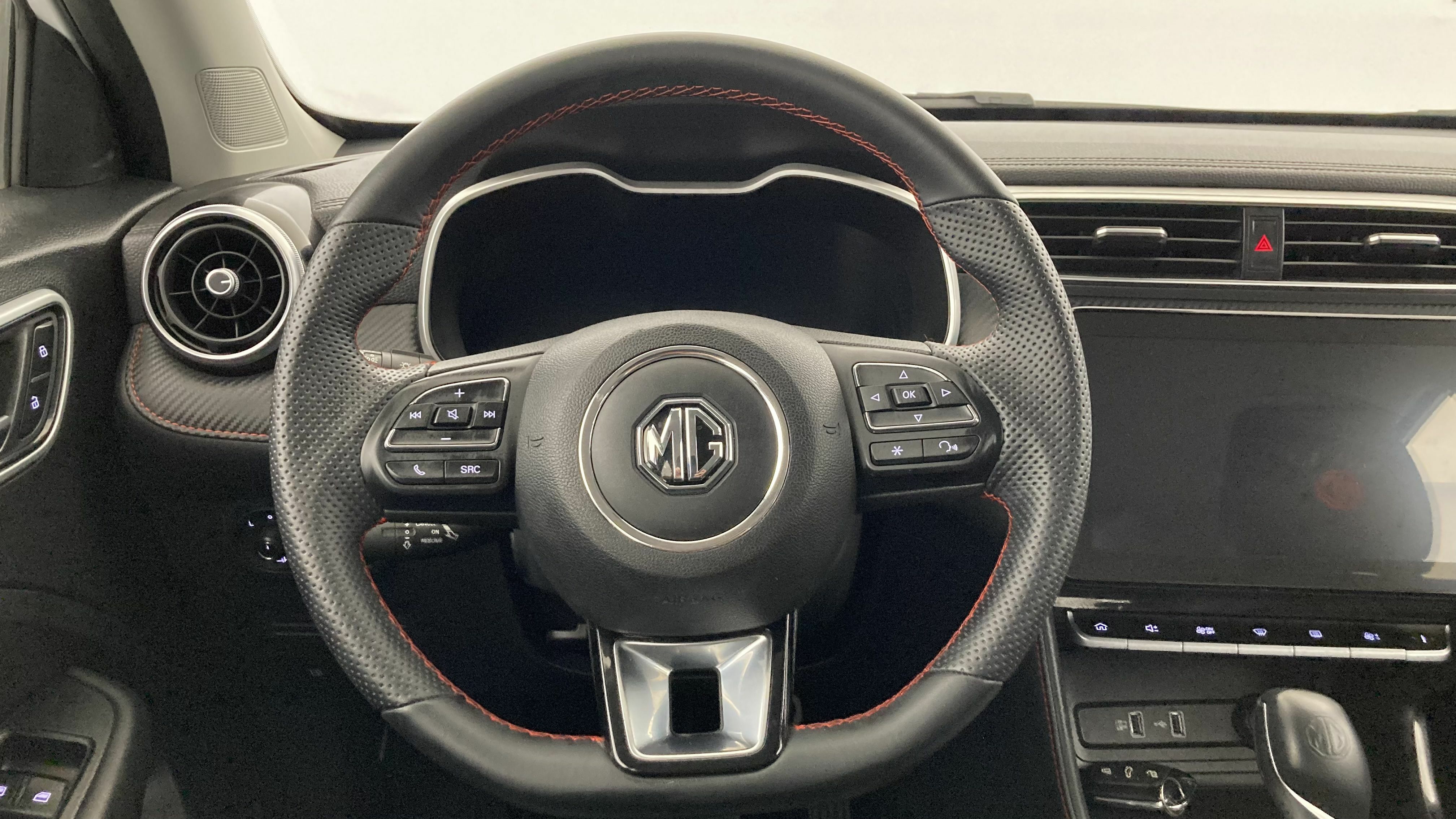 mg zs luxury 1.0 T-GDI 110 AT 2024 dover white 17