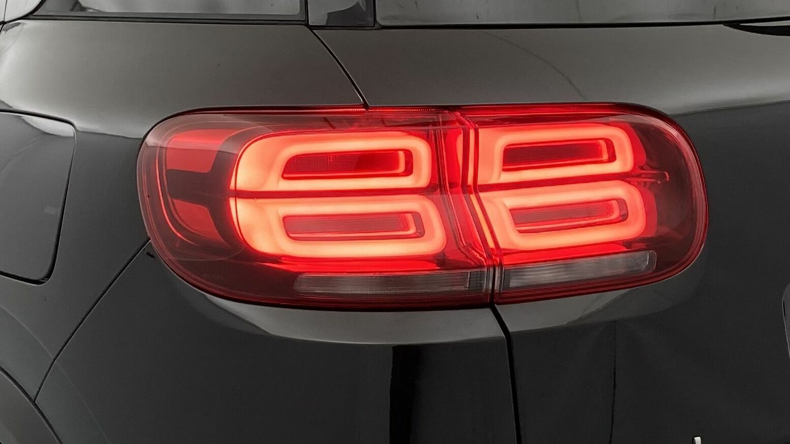 citroen c5 aircross shine 1.6 PURETECH HYBRID 225 E-EAT 2022 negro perla nera 30