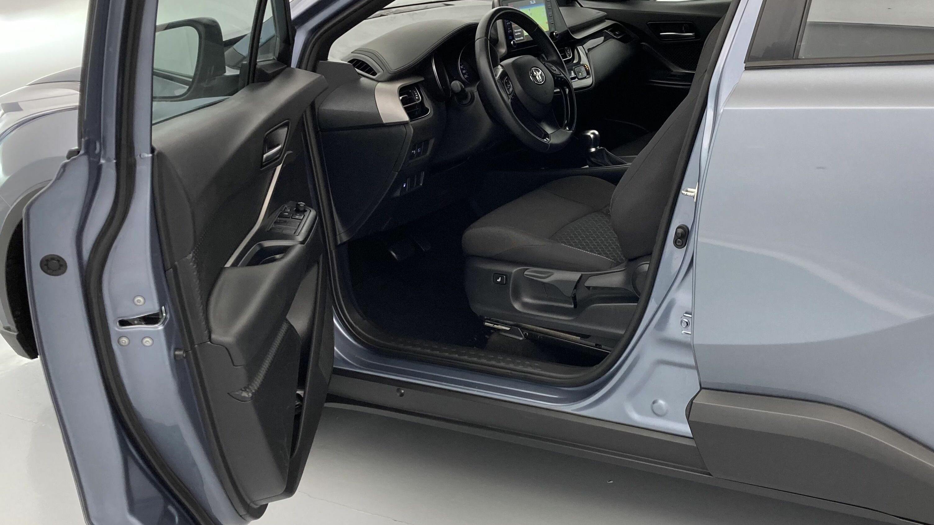 toyota c-hr business edition 1.8 E-CVT 125H 2023 azul sodalita 14