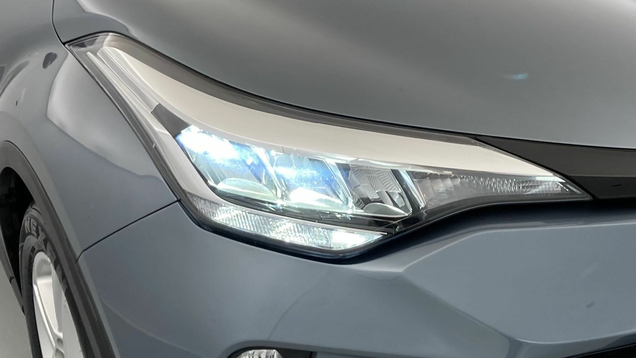 toyota c-hr business edition 1.8 E-CVT 125H 2023 azul sodalita 30