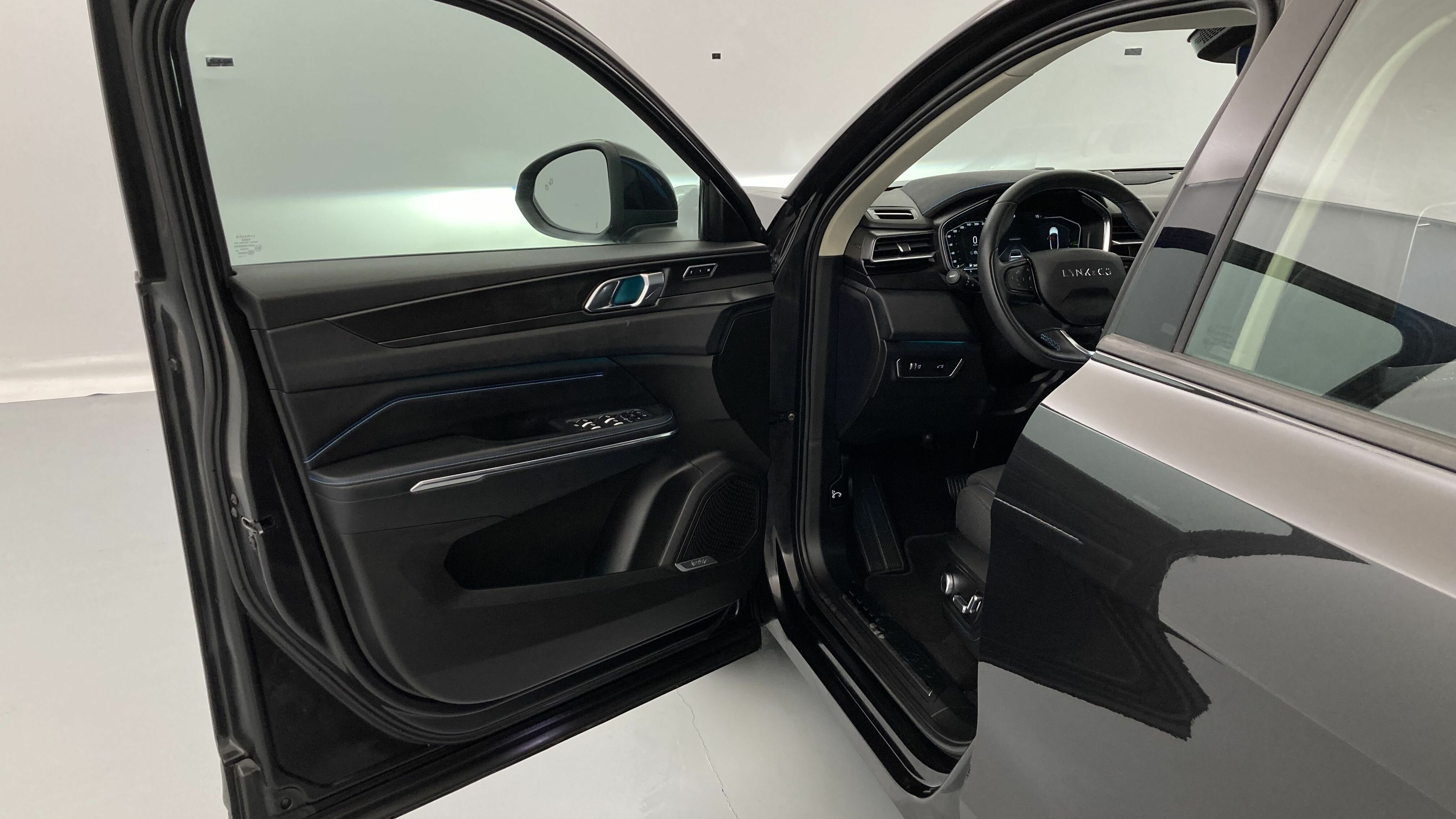 lynk&co 1 nv 1.5 HEV 197 2021 negro 14