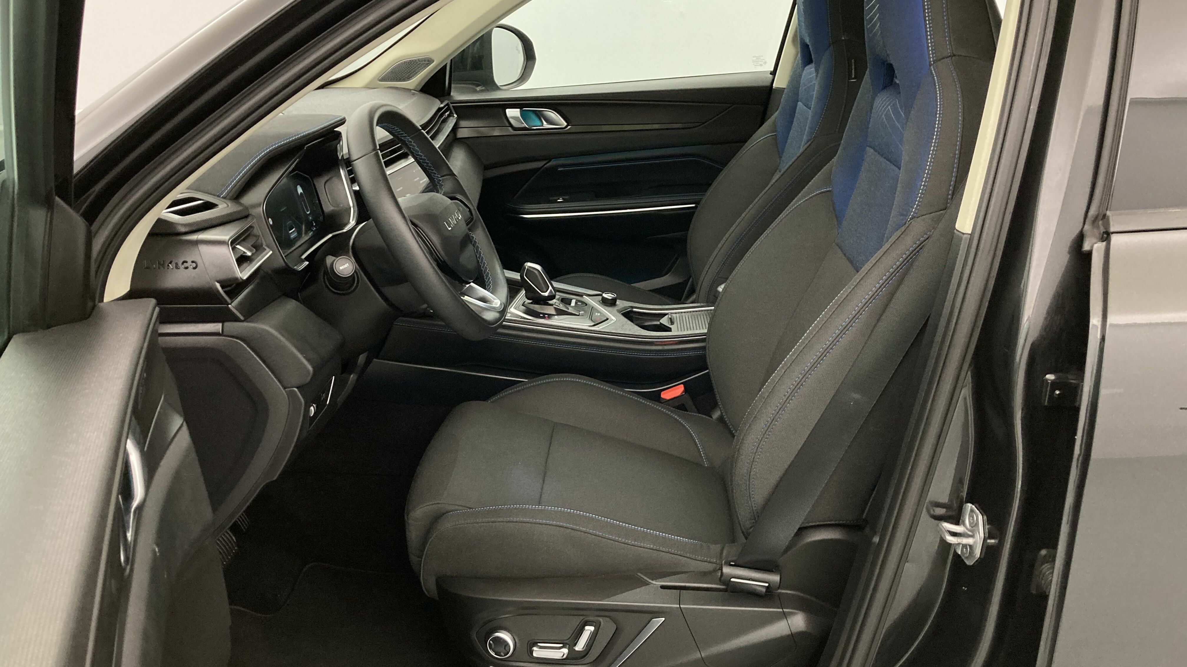 lynk&co 1 nv 1.5 HEV 197 2021 negro 15