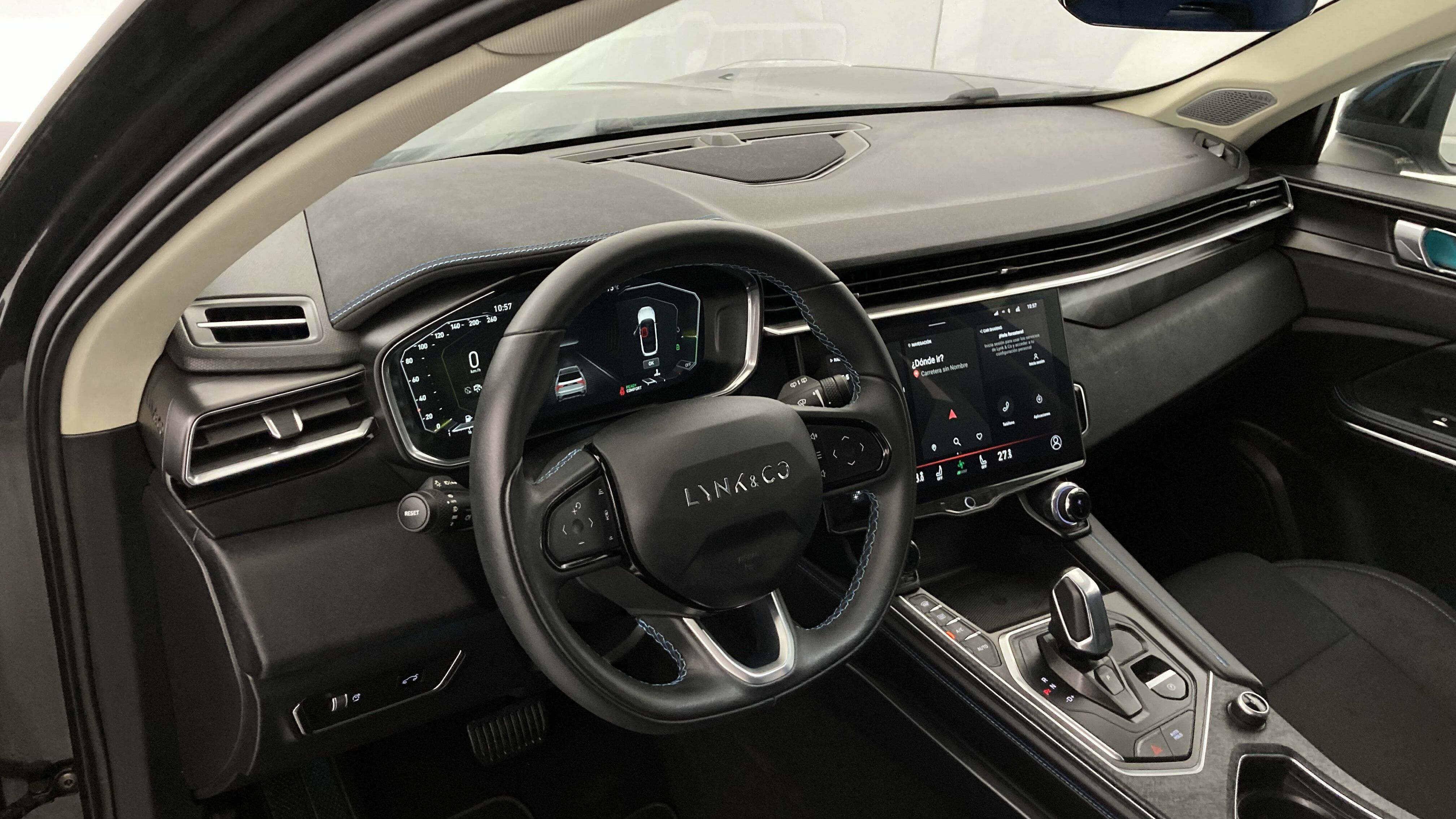 lynk&co 1 nv 1.5 HEV 197 2021 negro 16