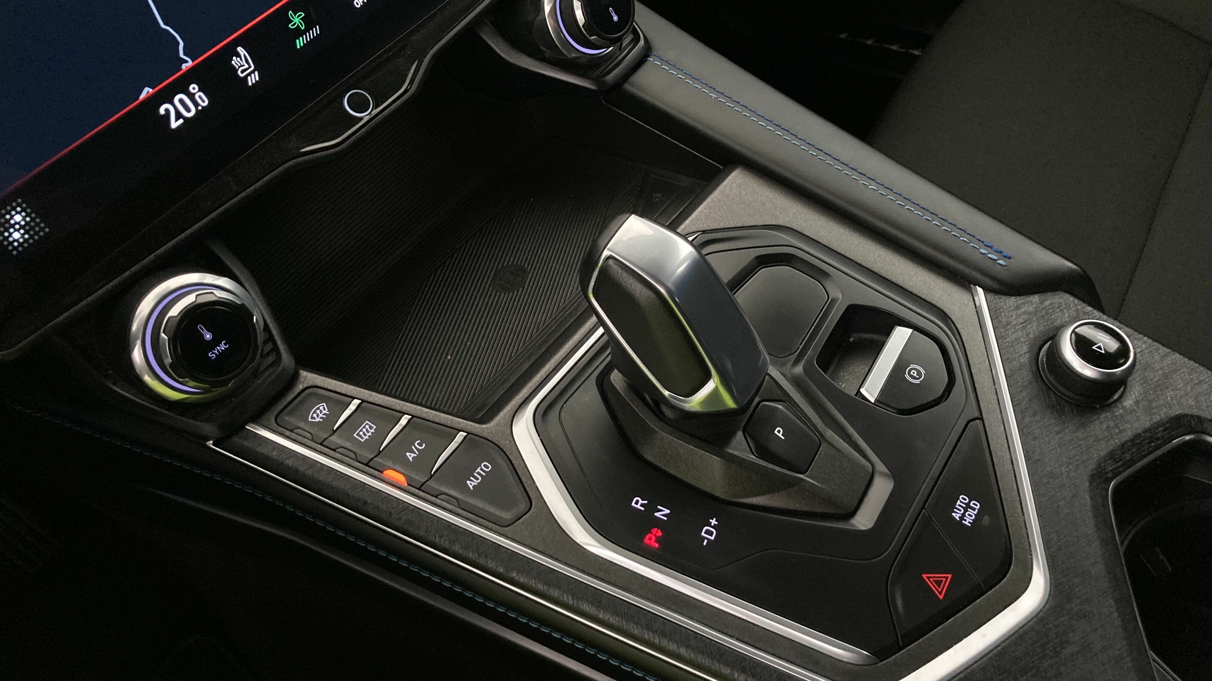 lynk&co 1 nv 1.5 HEV 197 2021 negro 21