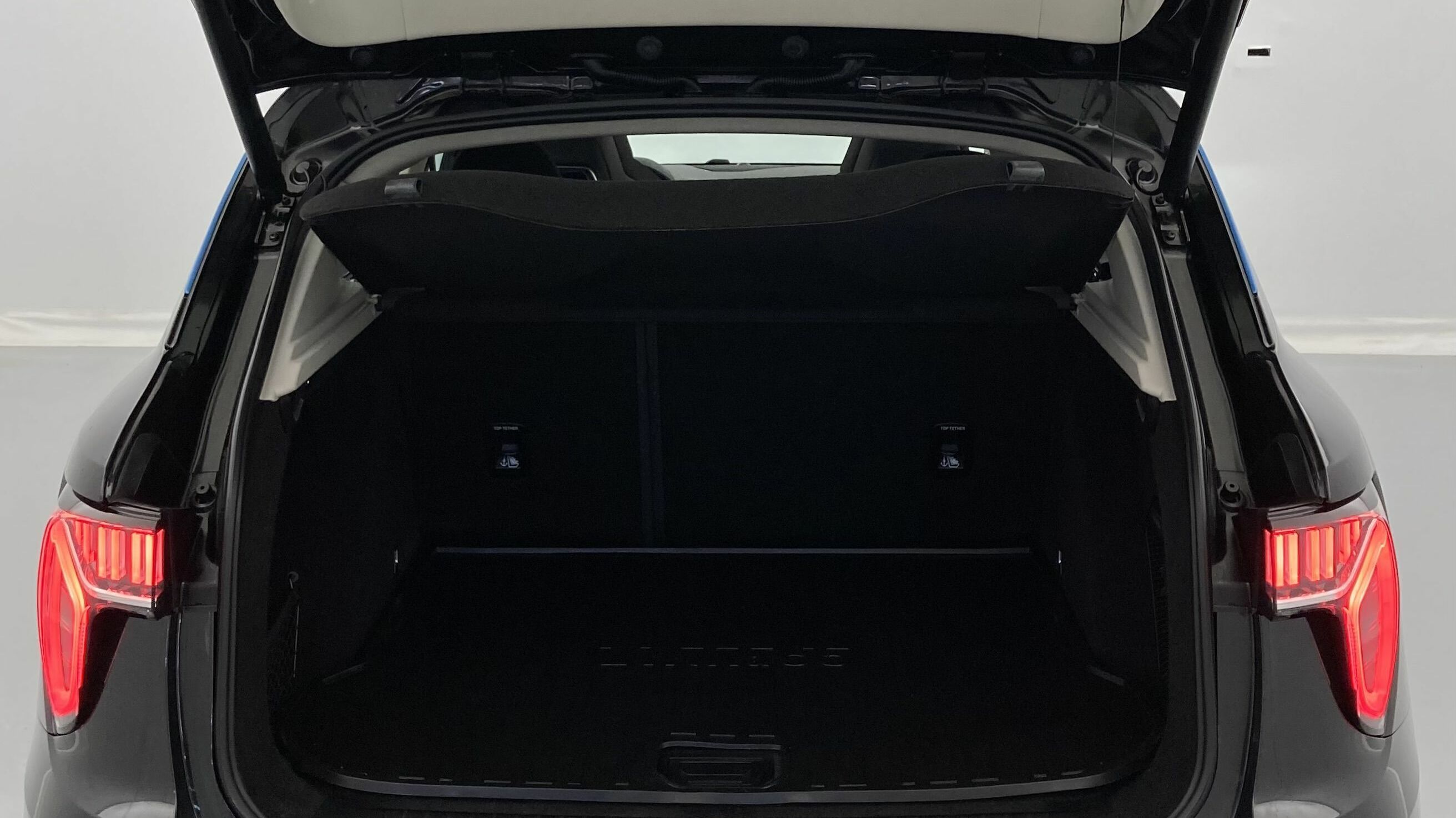 lynk&co 1 nv 1.5 HEV 197 2021 negro 25