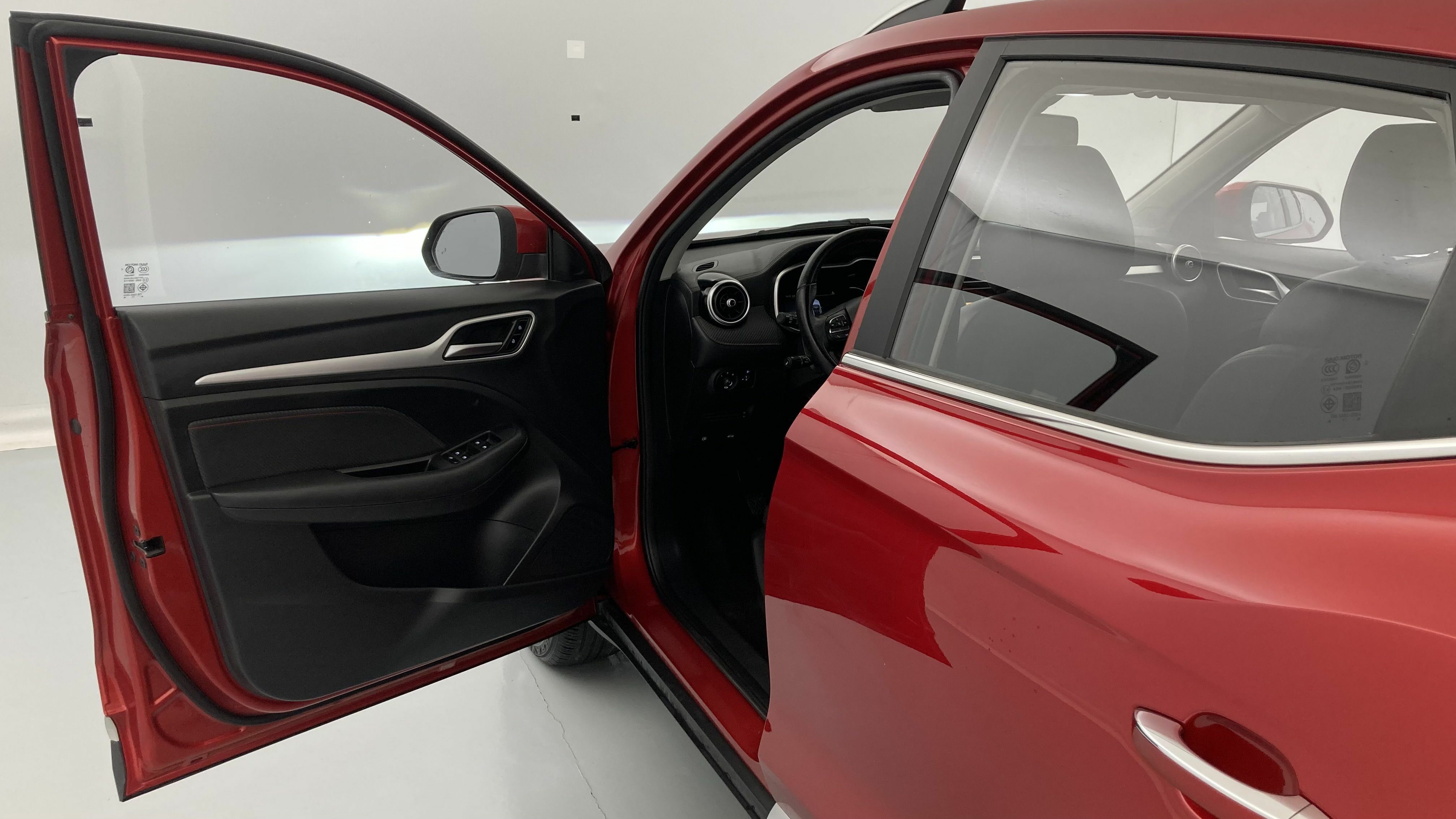 mg zs luxury 1.5 VTI-TECH 106 2023 diamond red 12