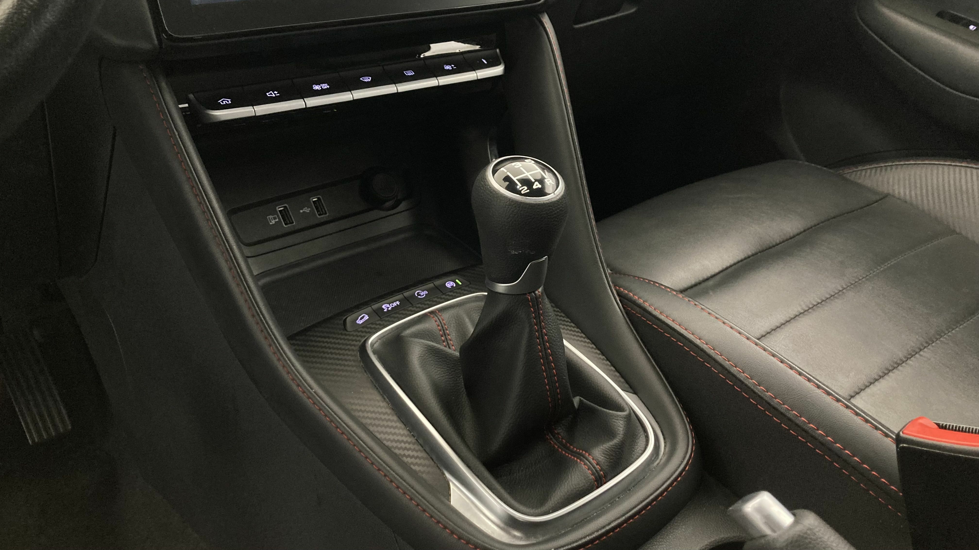 mg zs luxury 1.5 VTI-TECH 106 2023 diamond red 19