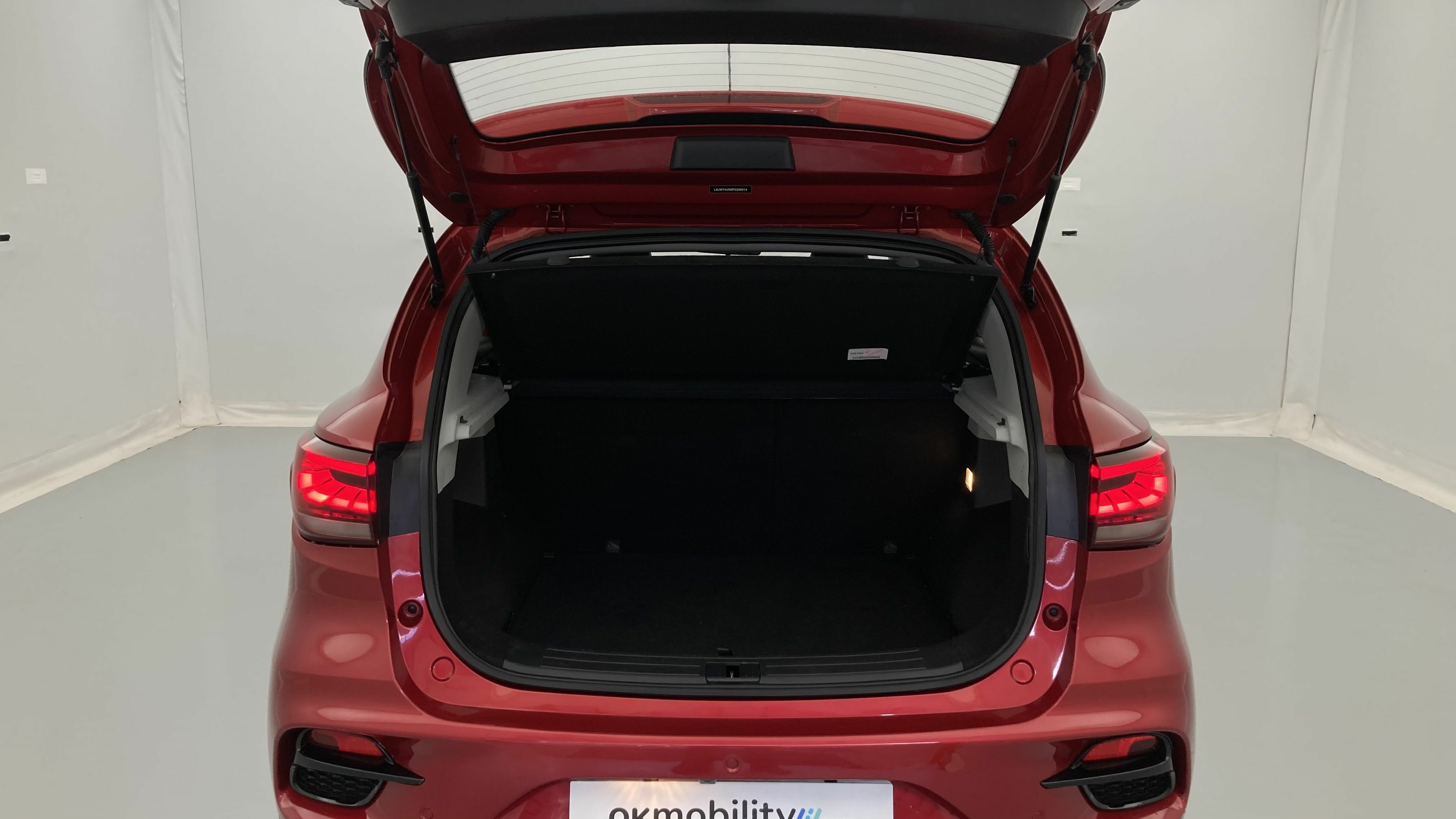 mg zs luxury 1.5 VTI-TECH 106 2023 diamond red 23