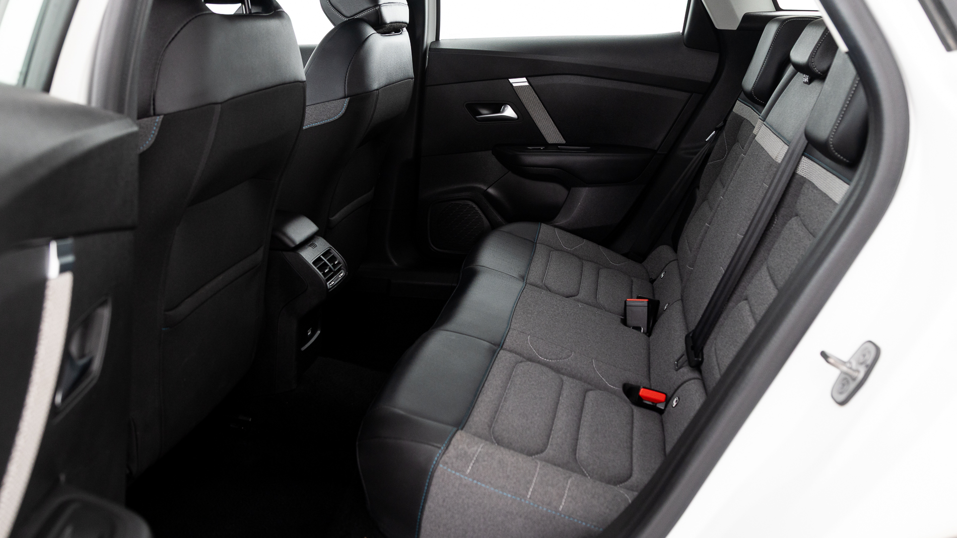 citroen c4 feel pack 1.2 PURETECH 130 2023 blanco nacarado 22