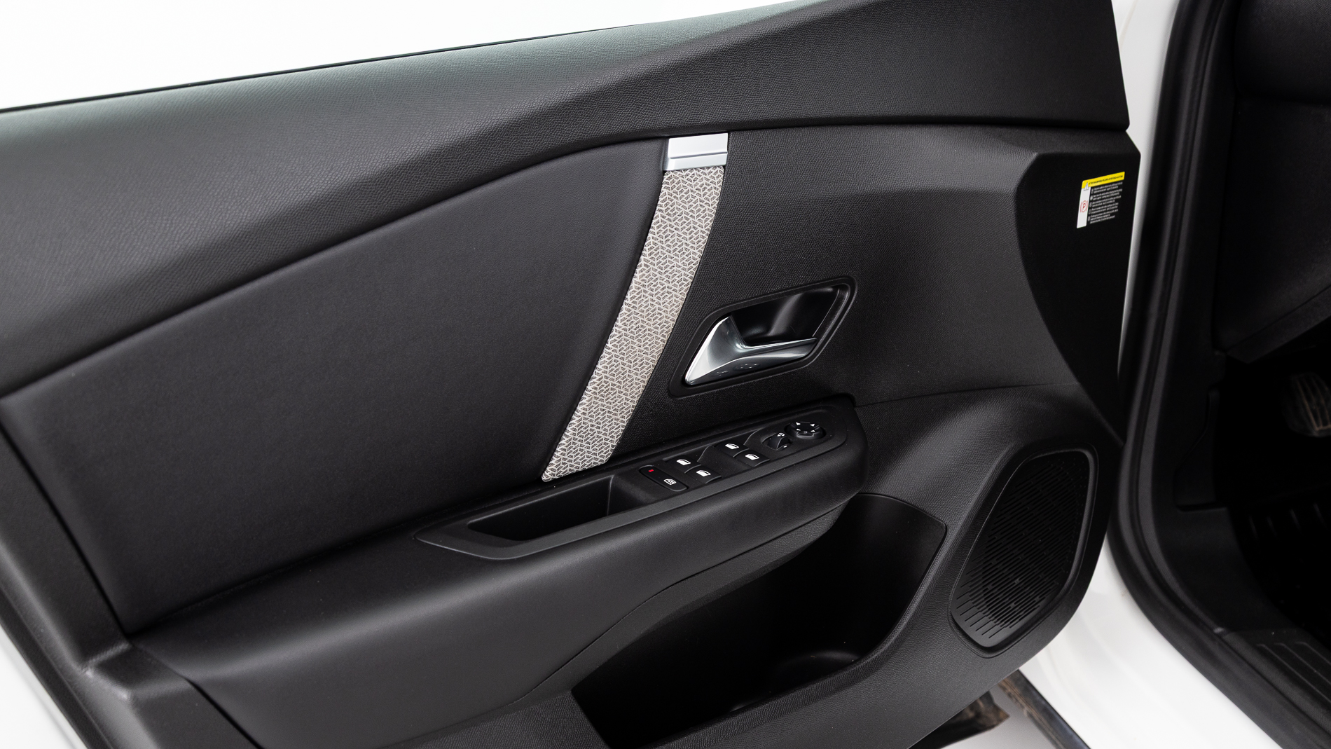 citroen c4 feel pack 1.2 PURETECH 130 2023 blanco nacarado 23