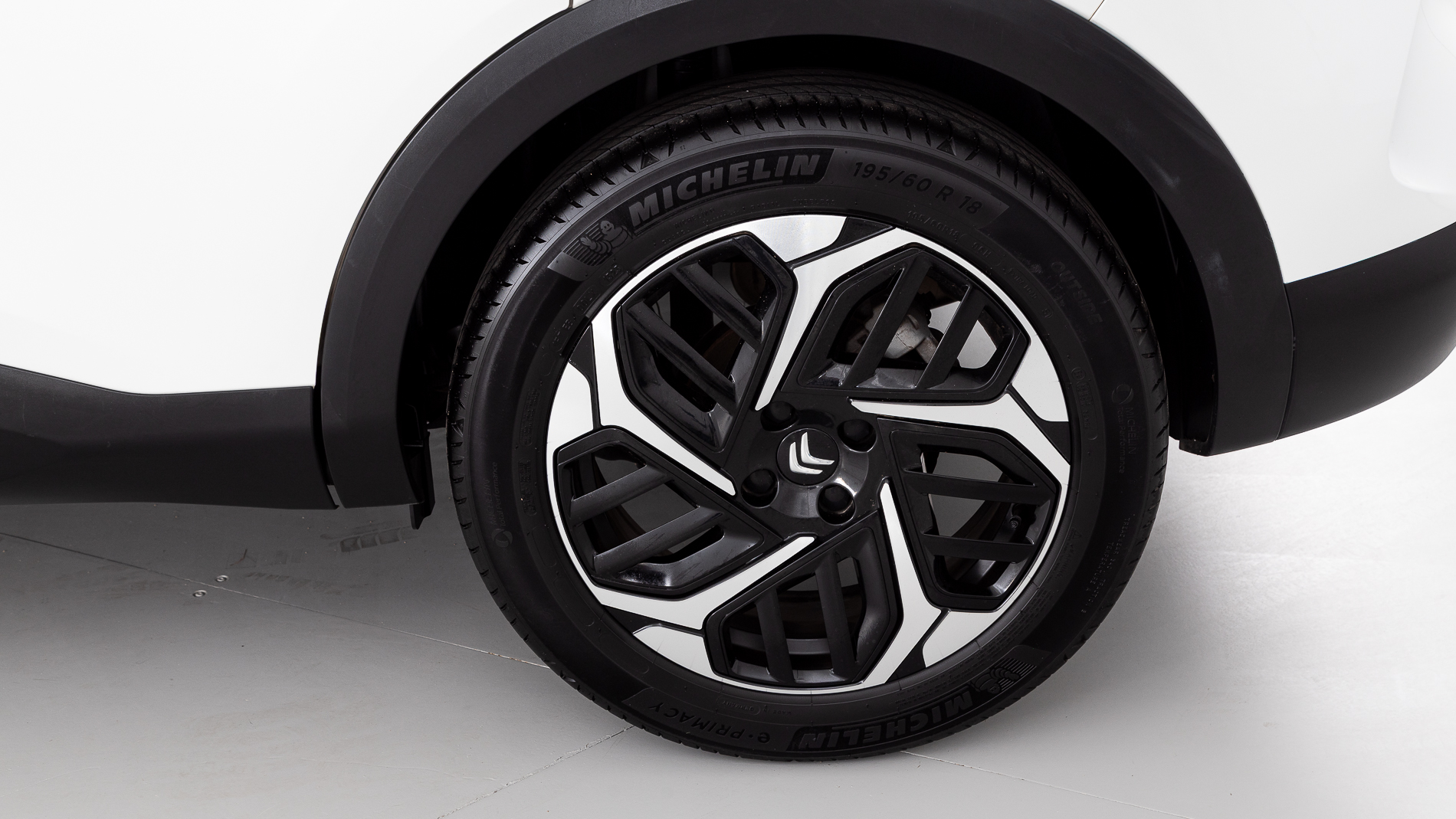 citroen c4 feel pack 1.2 PURETECH 130 2023 blanco nacarado 26