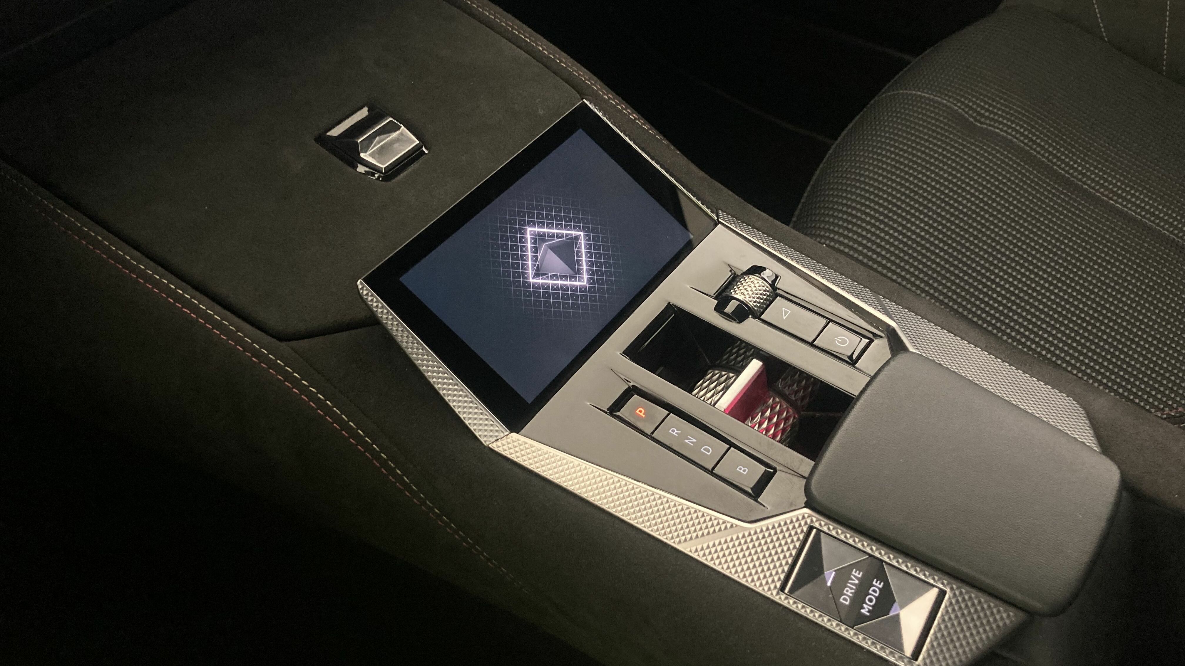 ds ds4 performance line + E-TENSE 225 CA 2023 gris platino 21