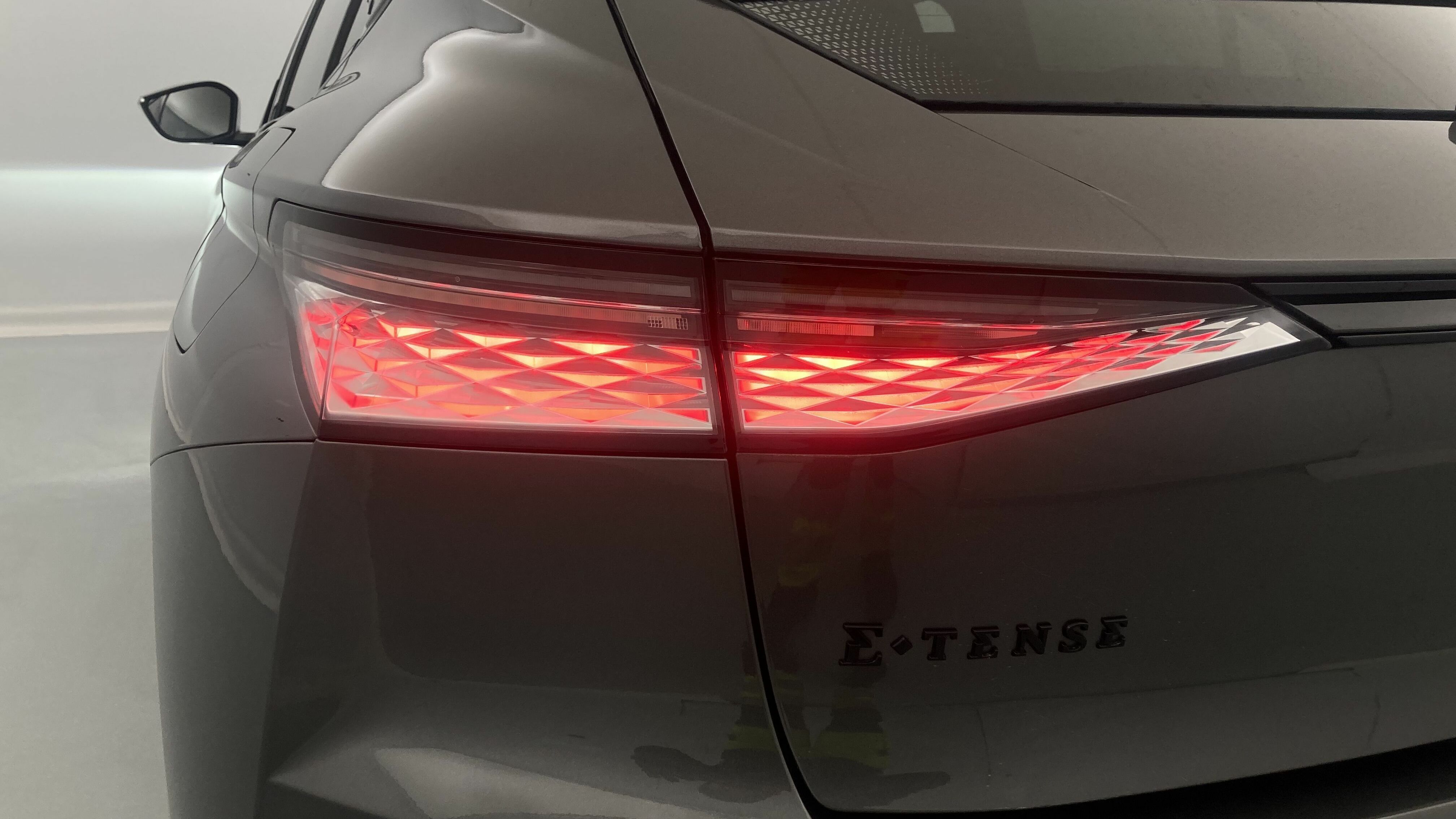 ds ds4 performance line + E-TENSE 225 CA 2023 gris platino 31