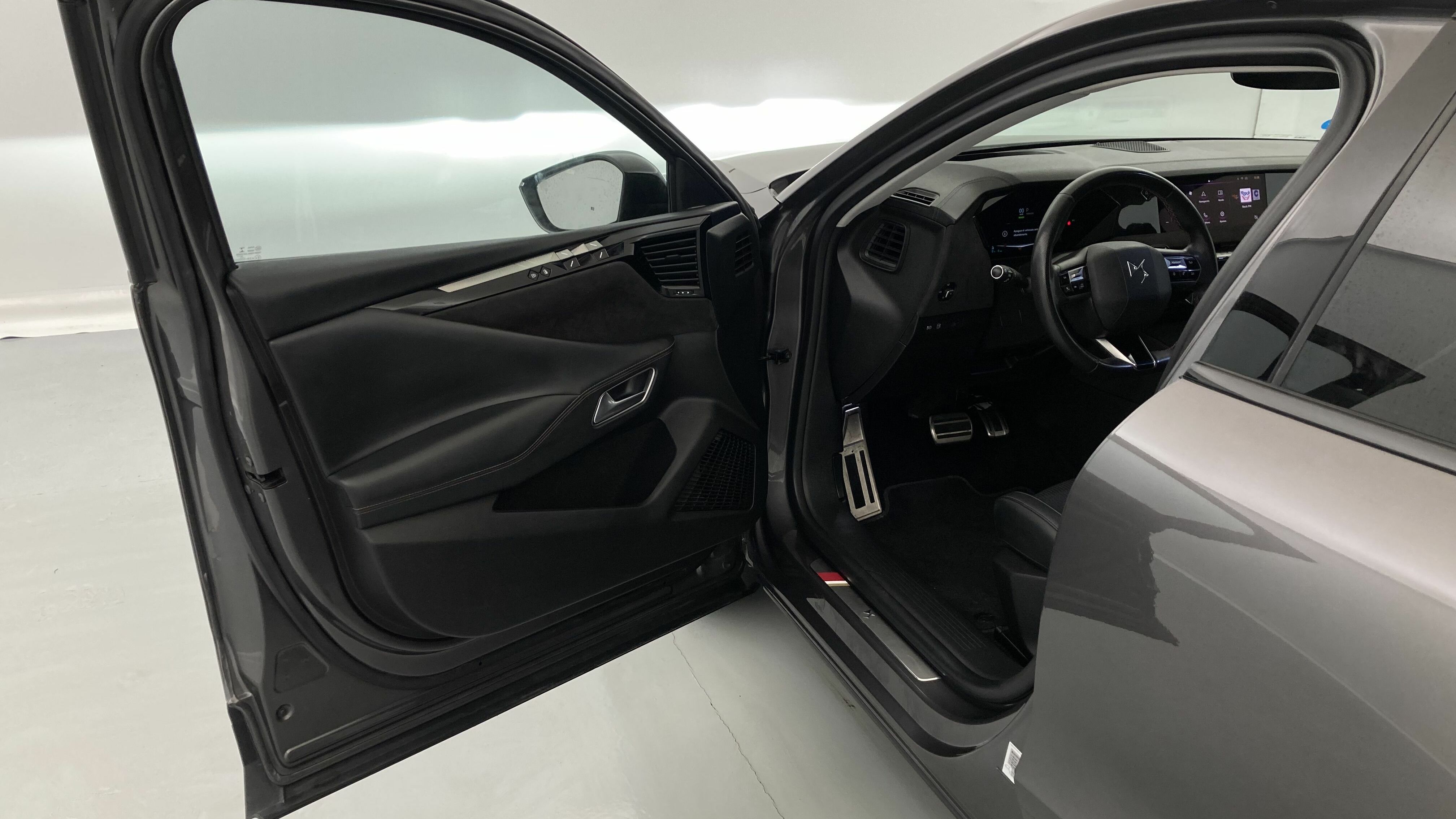 ds ds4 performance line + E-TENSE 225 CA 2023 gris platino 14