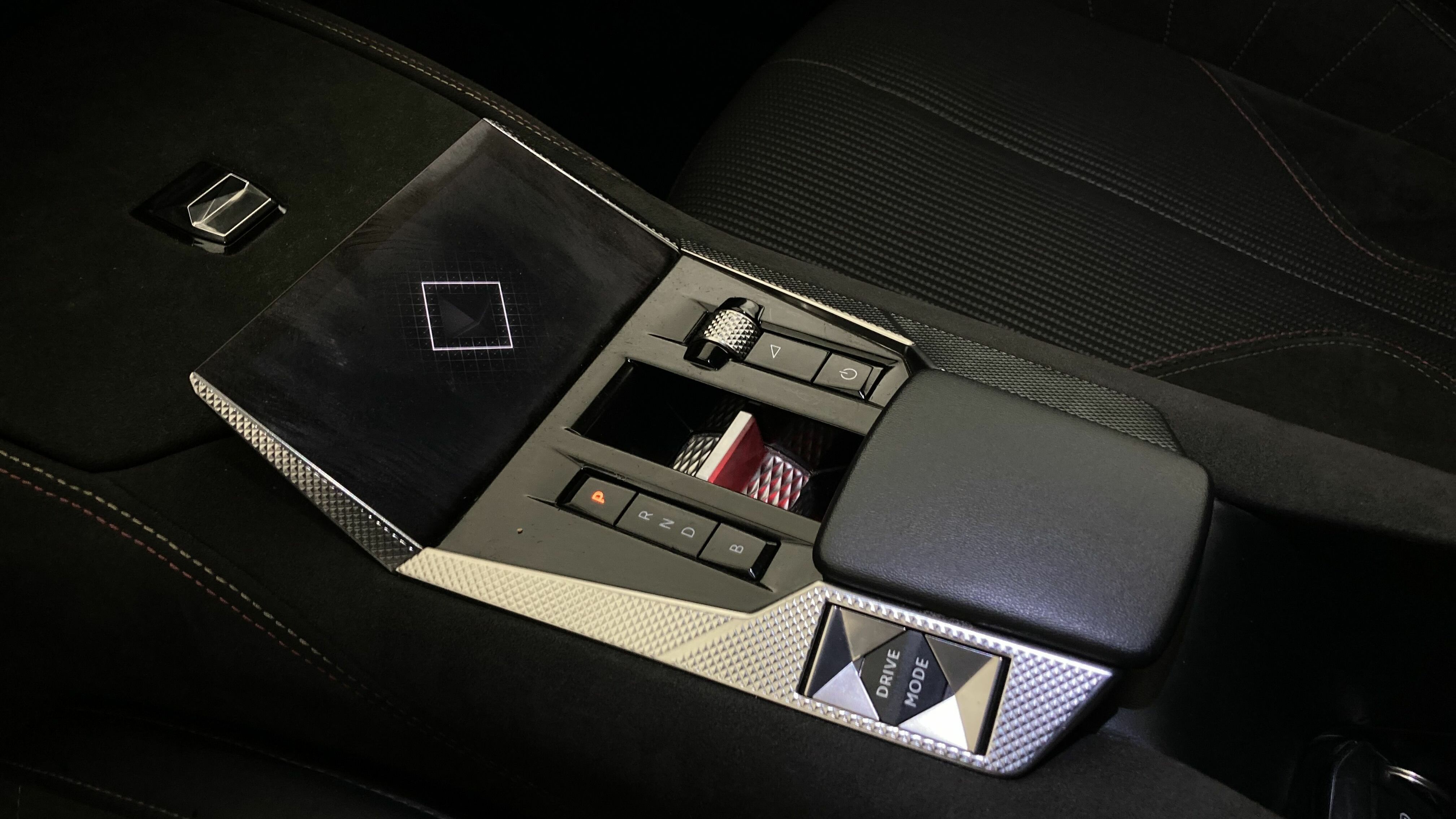 ds ds4 performance line + E-TENSE 225 CA 2023 gris platino 21