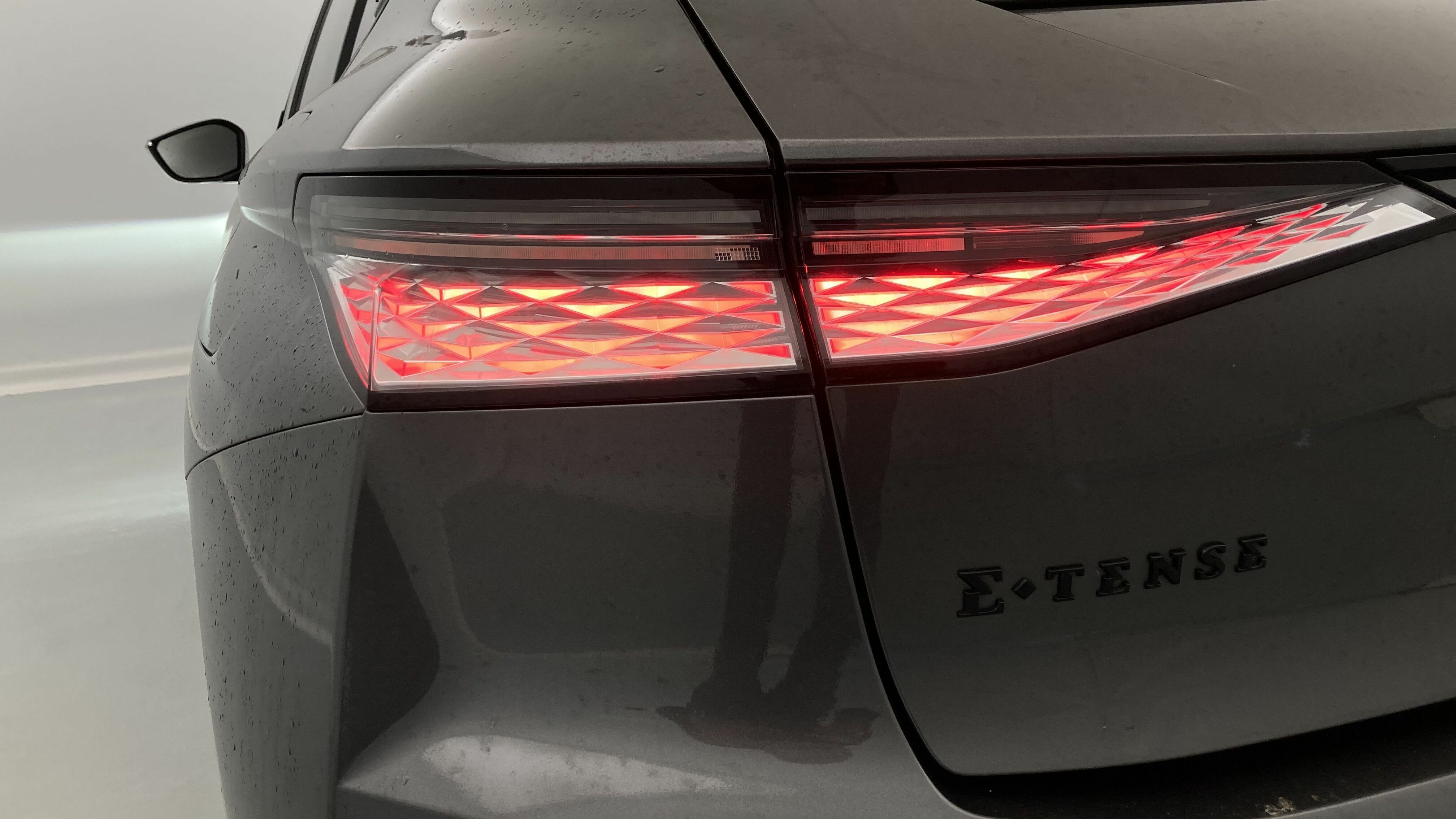 ds ds4 performance line + E-TENSE 225 CA 2023 gris platino 31