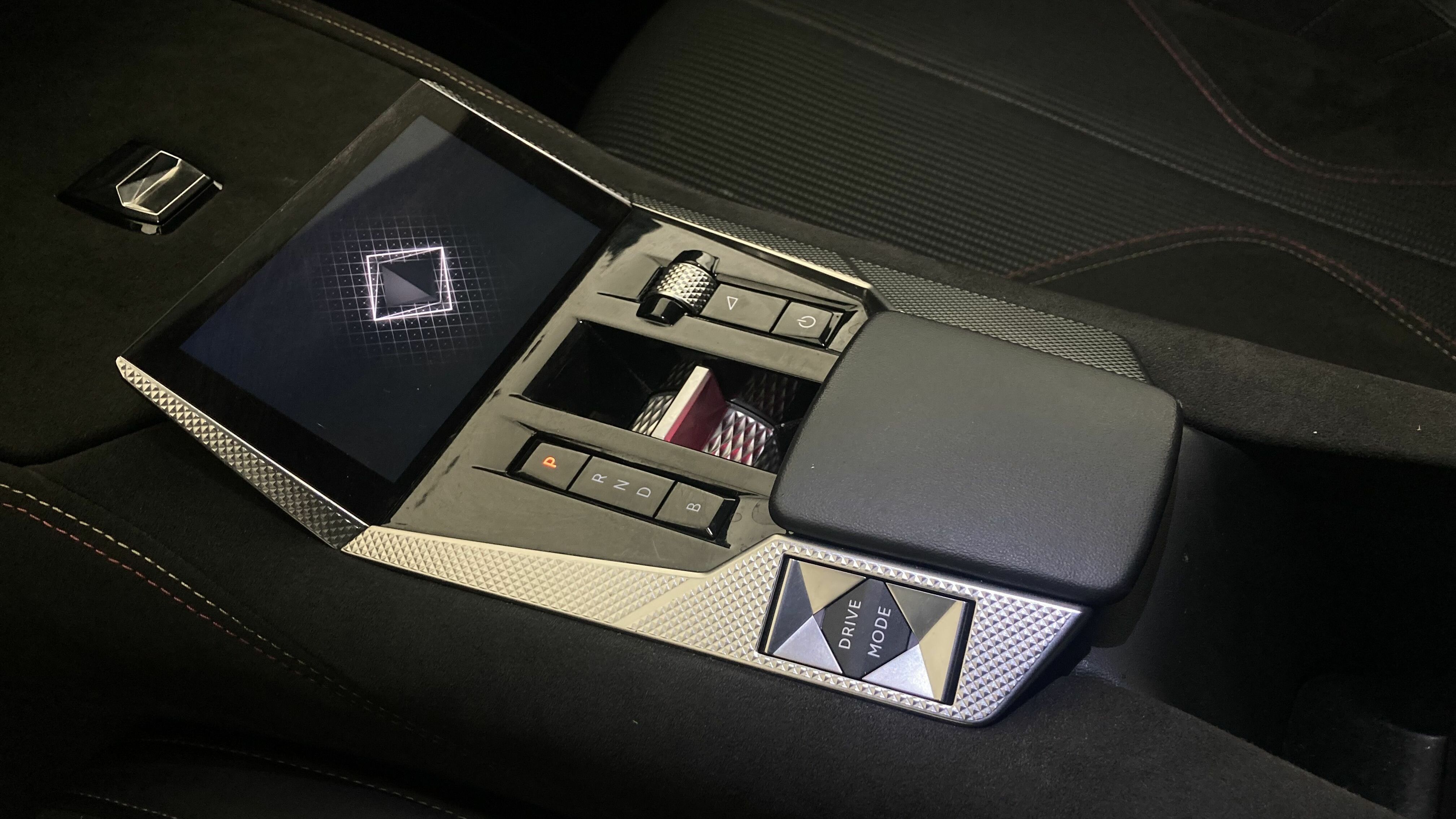 ds ds4 performance line + E-TENSE 225 CA 2023 gris platino 21