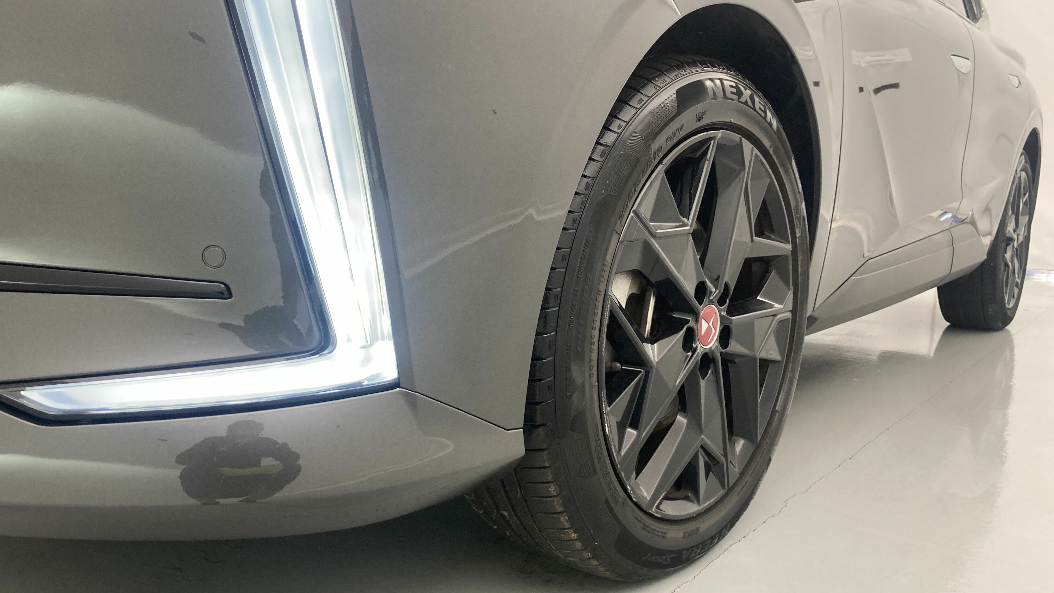 ds ds4 performance line + E-TENSE 225 CA 2023 gris platino 27