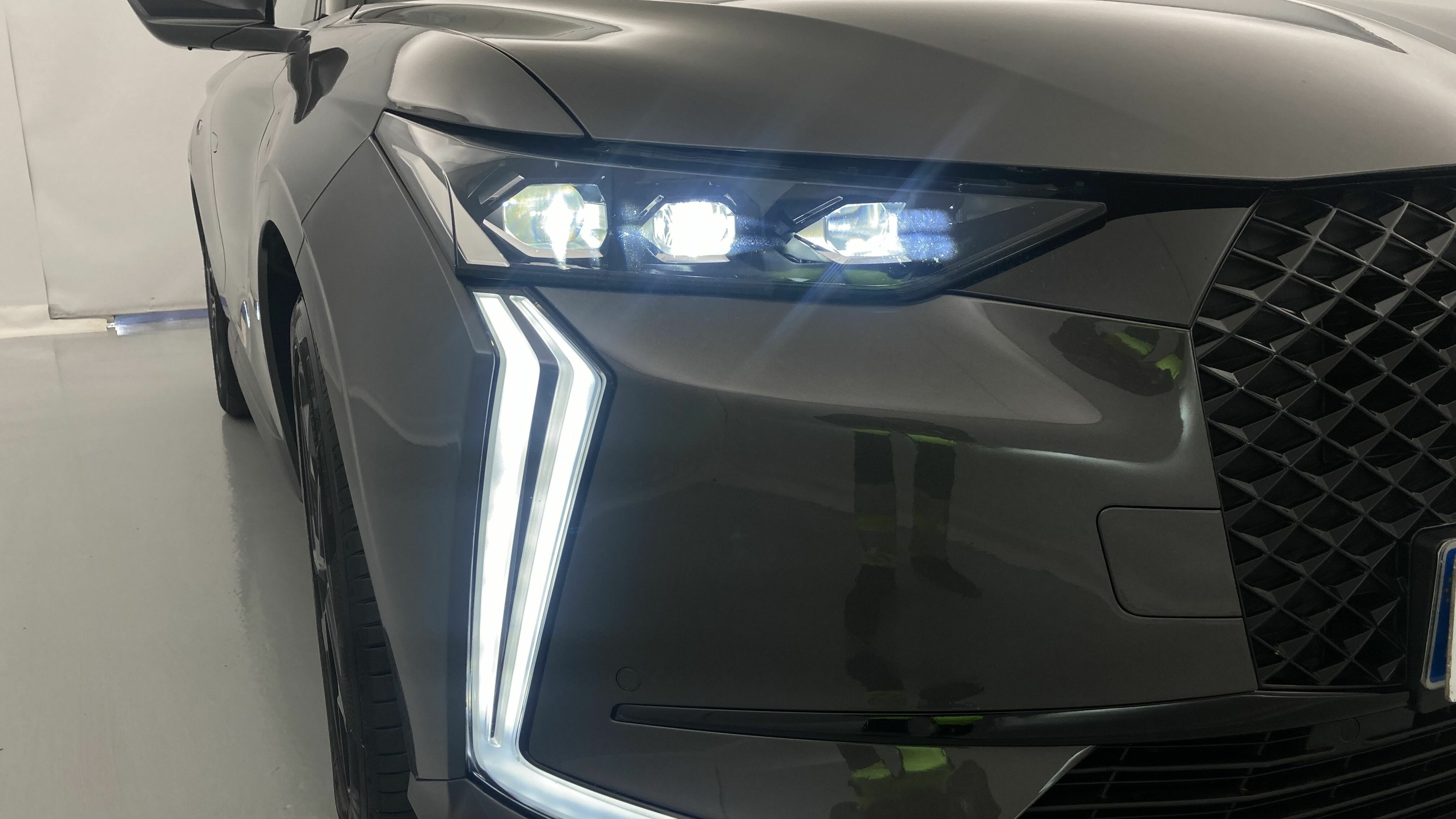 ds ds4 performance line + E-TENSE 225 CA 2023 gris platino 30