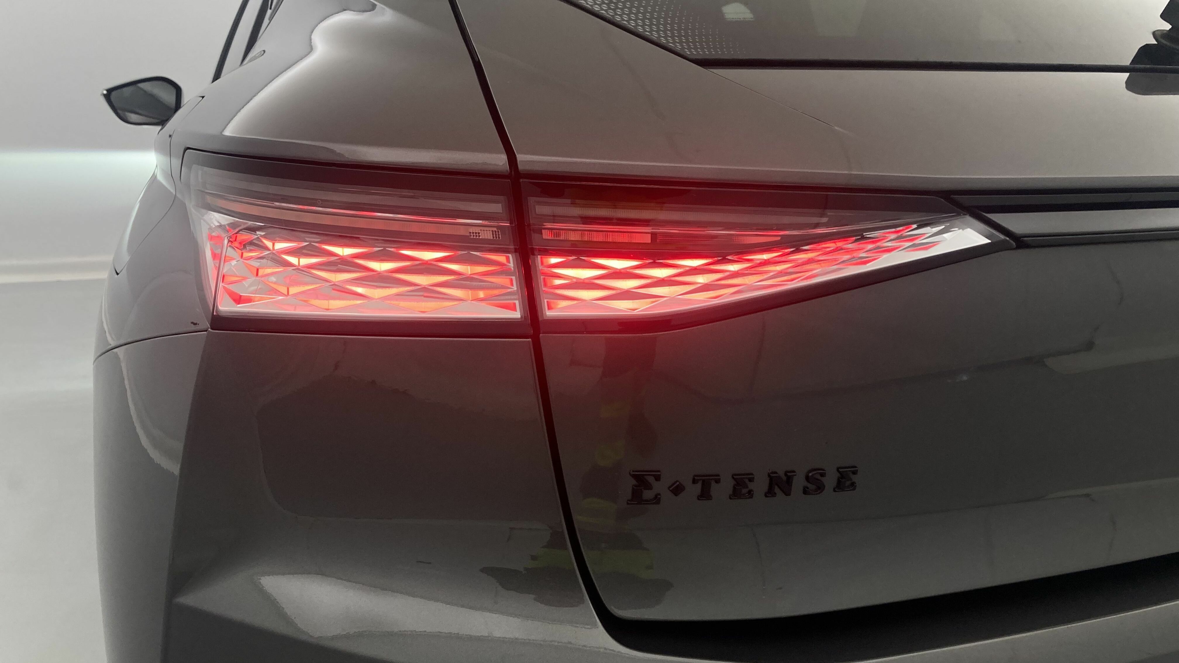 ds ds4 performance line + E-TENSE 225 CA 2023 gris platino 31