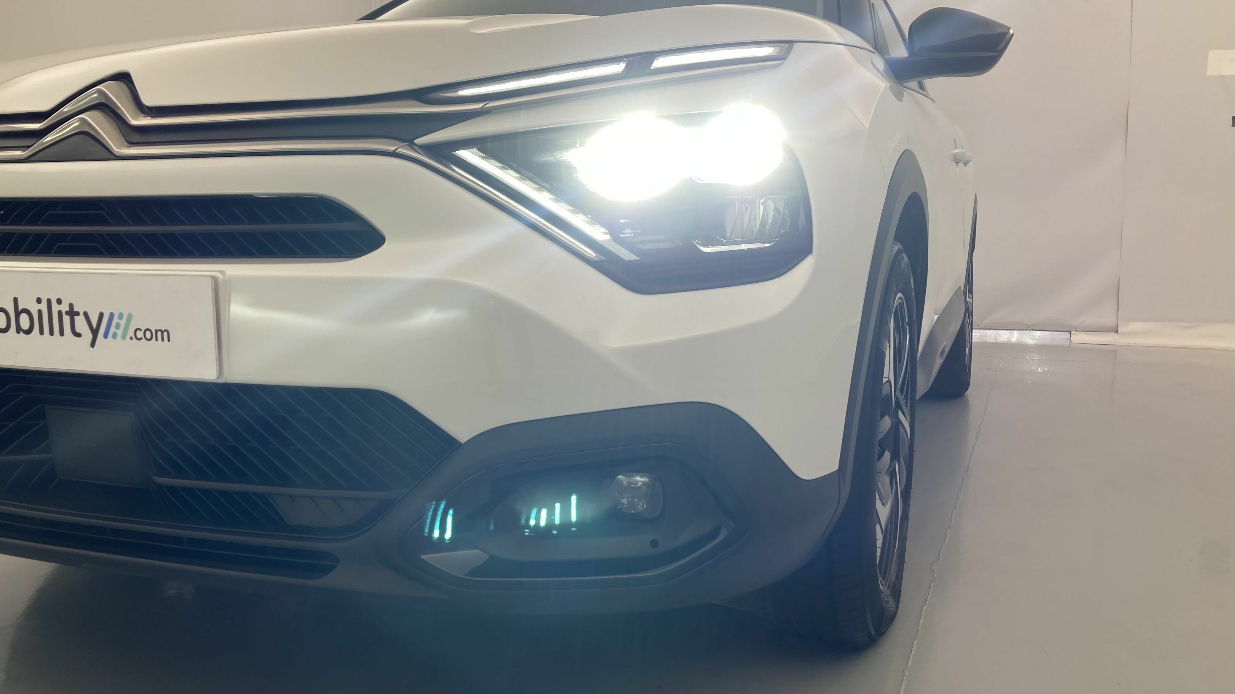 citroen c4 feel pack 1.2 PURETECH 130 2023 blanco nacarado 26