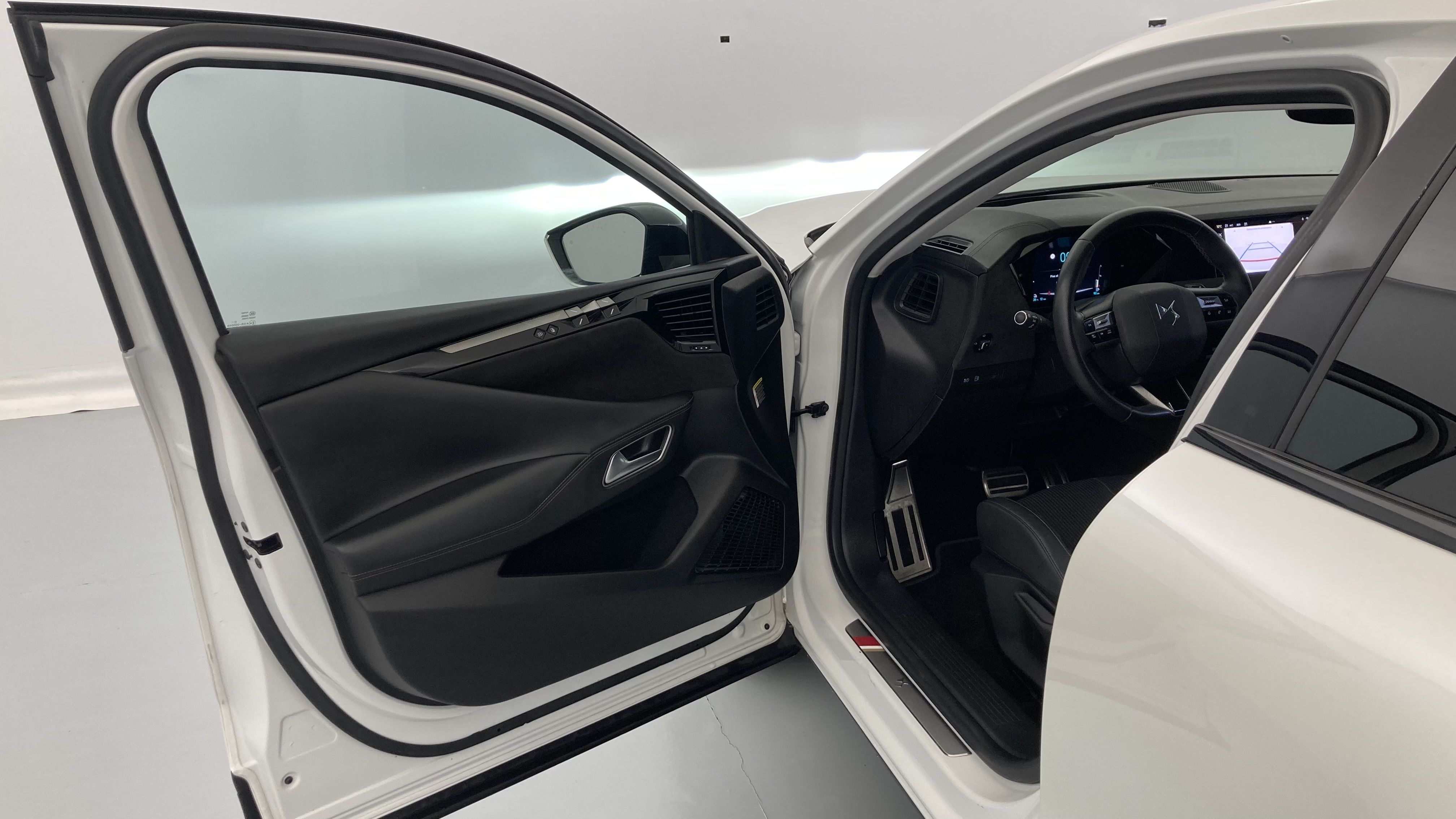 ds ds4 performance line + E-TENSE 225 CA 2023 blanco nacarado 17