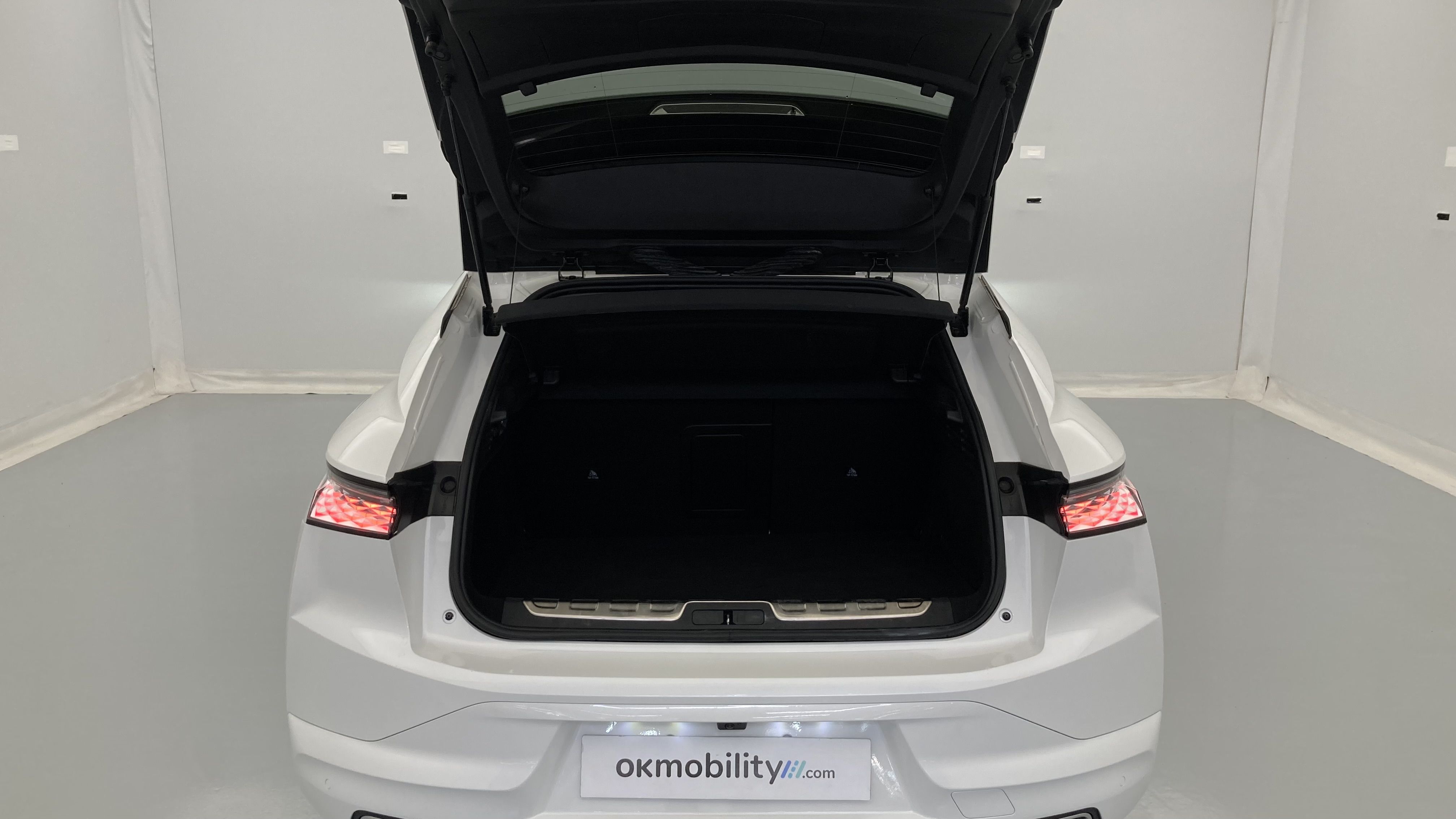 ds ds4 performance line + E-TENSE 225 CA 2023 blanco nacarado 32