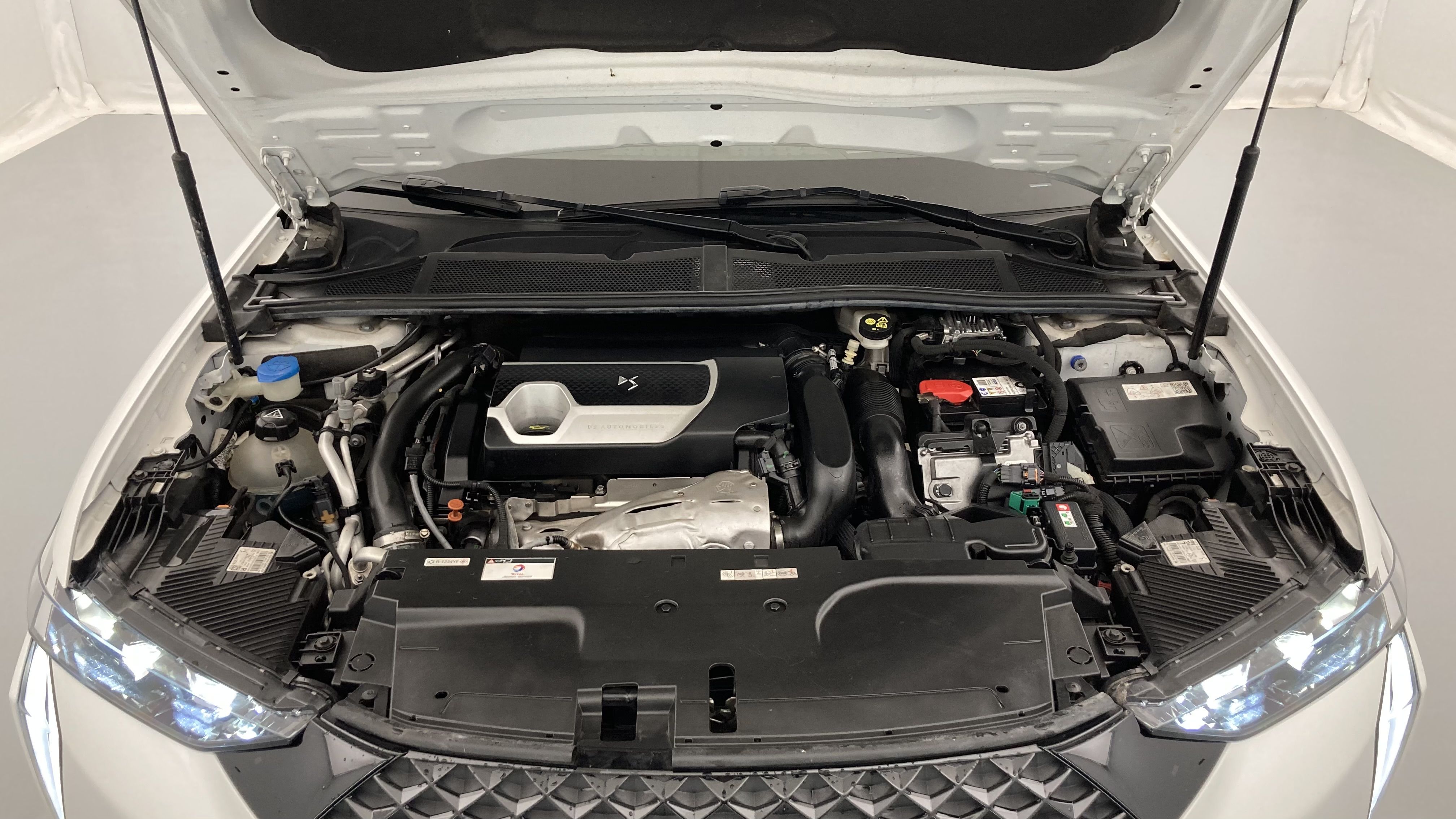 ds ds4 performance line + E-TENSE 225 CA 2023 blanco nacarado 33