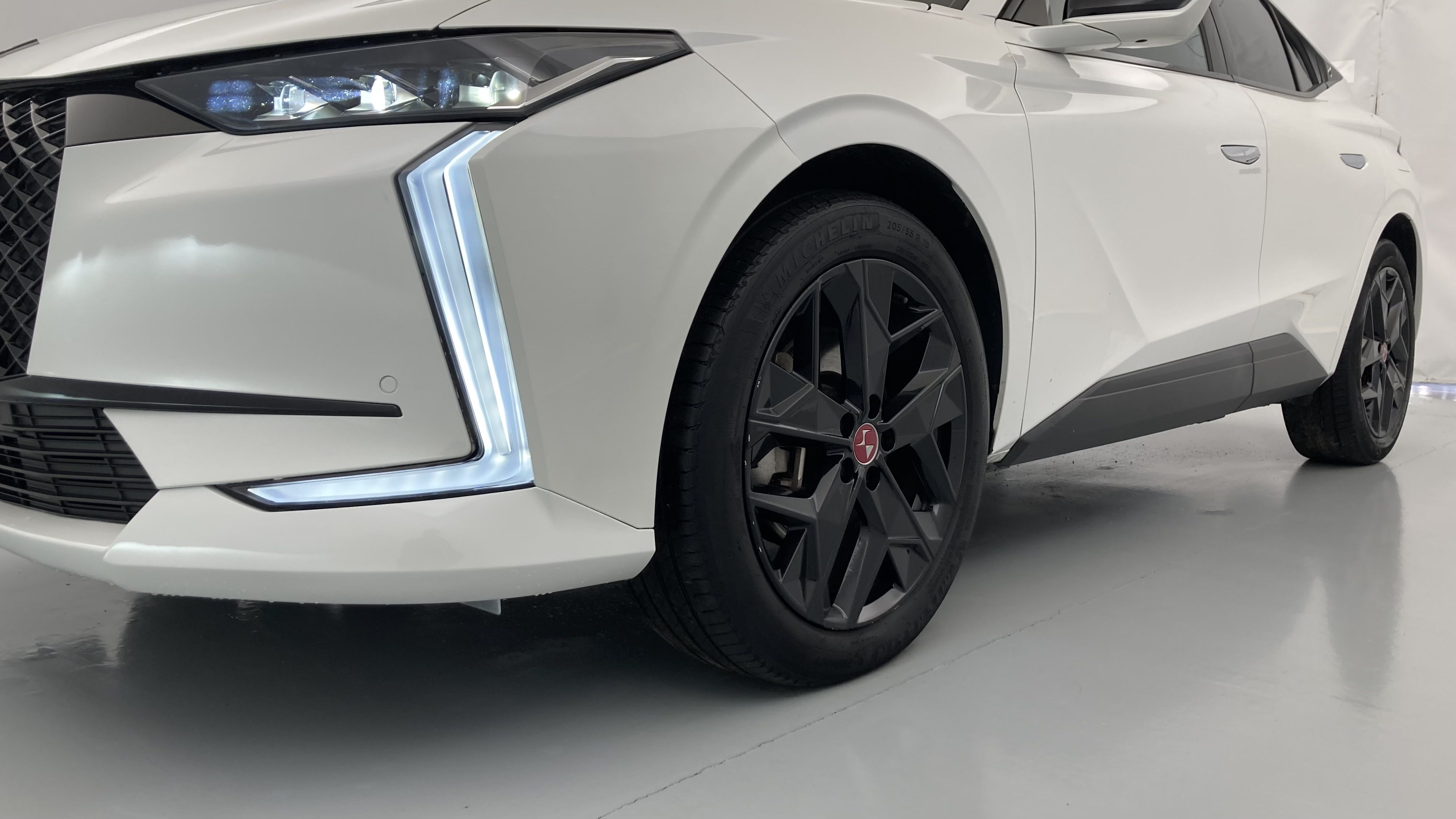 ds ds4 performance line + E-TENSE 225 CA 2023 blanco nacarado 34