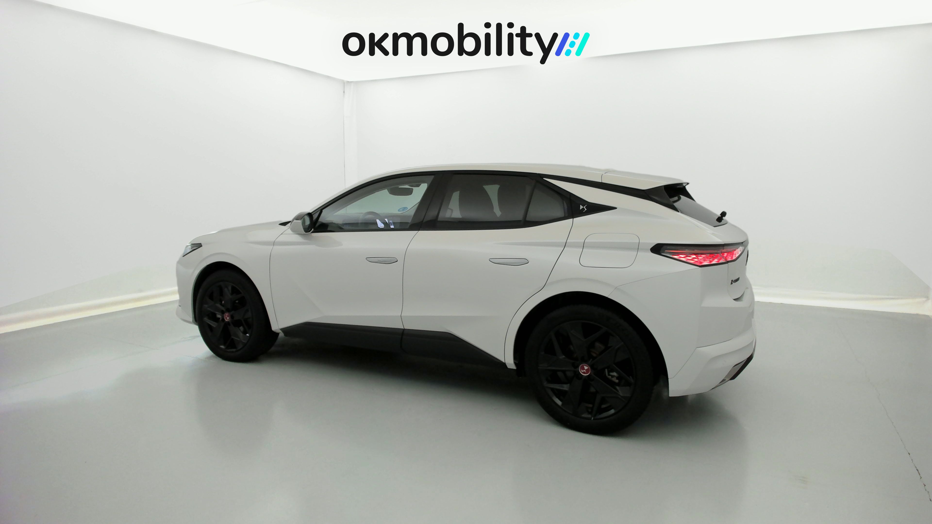 ds ds4 performance line + E-TENSE 225 CA 2023 blanco nacarado 8