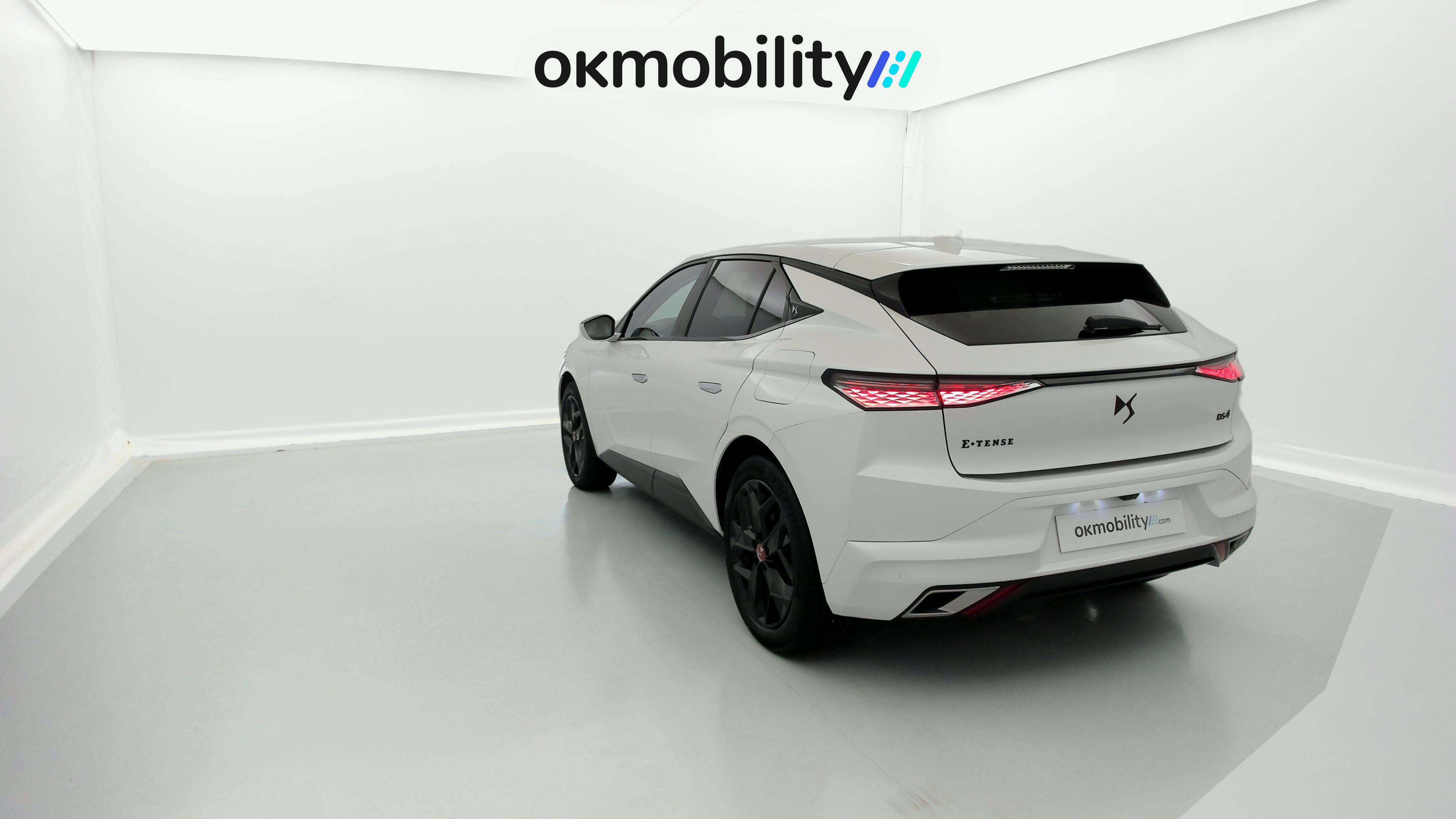 ds ds4 performance line + E-TENSE 225 CA 2023 blanco nacarado 9