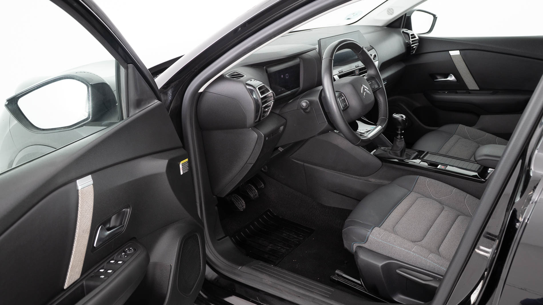 citroen c4 feel pack 1.2 PURETECH 130 2023 negro perla nera 14