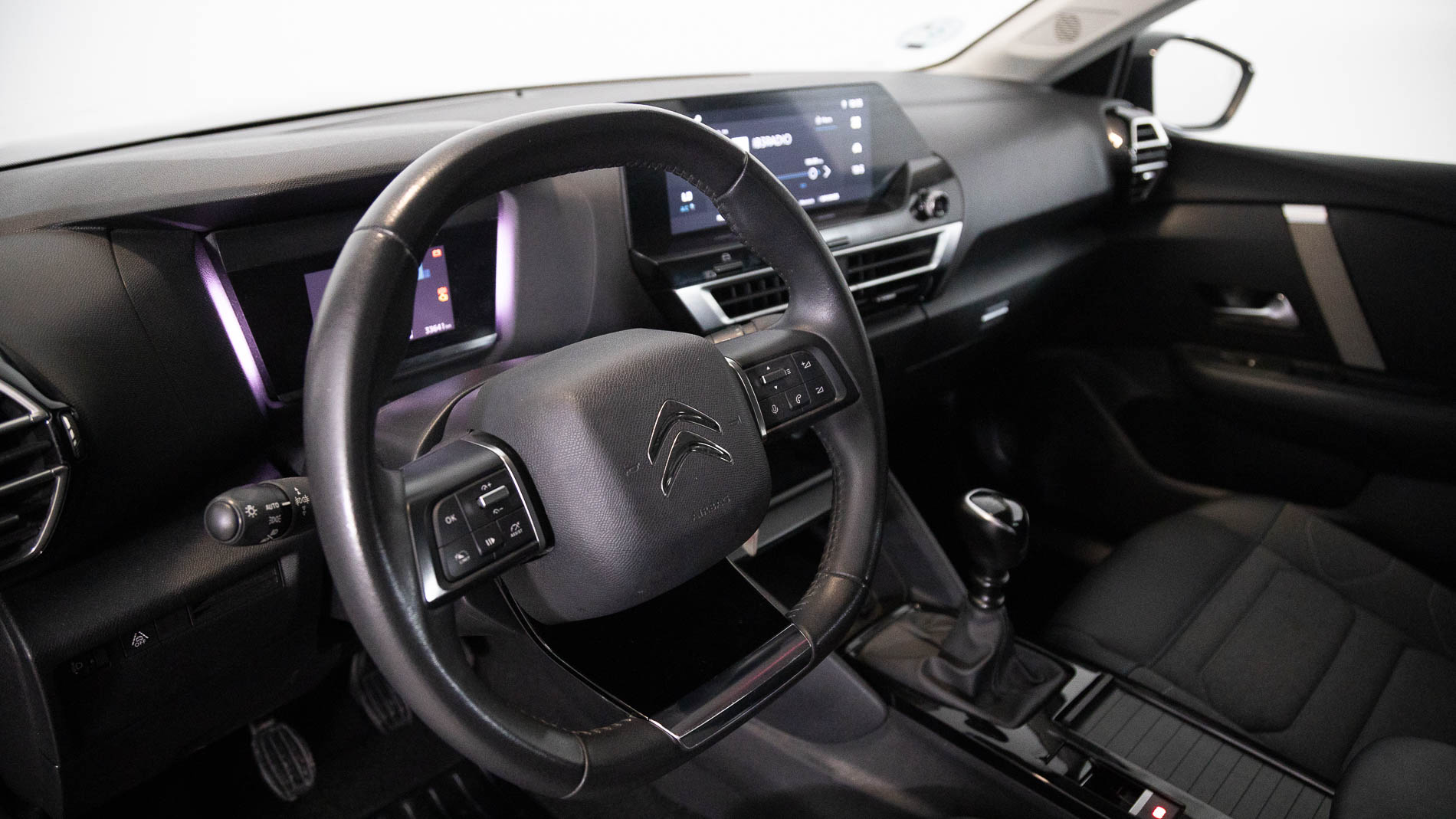 citroen c4 feel pack 1.2 PURETECH 130 2023 negro perla nera 15