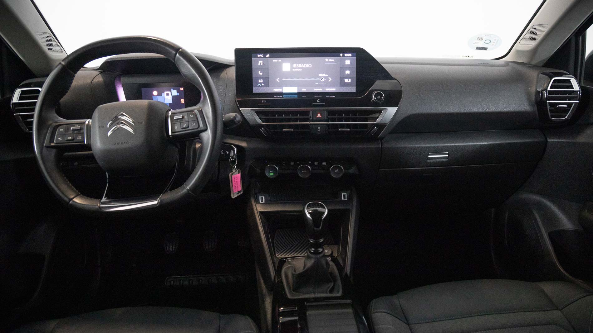 citroen c4 feel pack 1.2 PURETECH 130 2023 negro perla nera 16