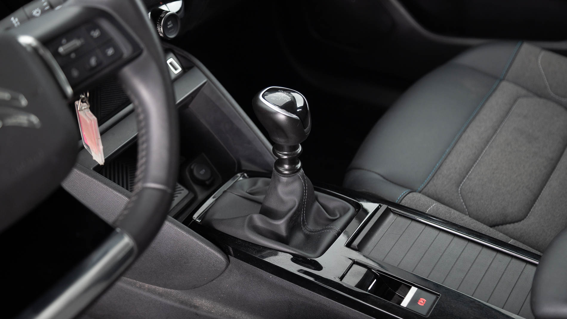 citroen c4 feel pack 1.2 PURETECH 130 2023 negro perla nera 19