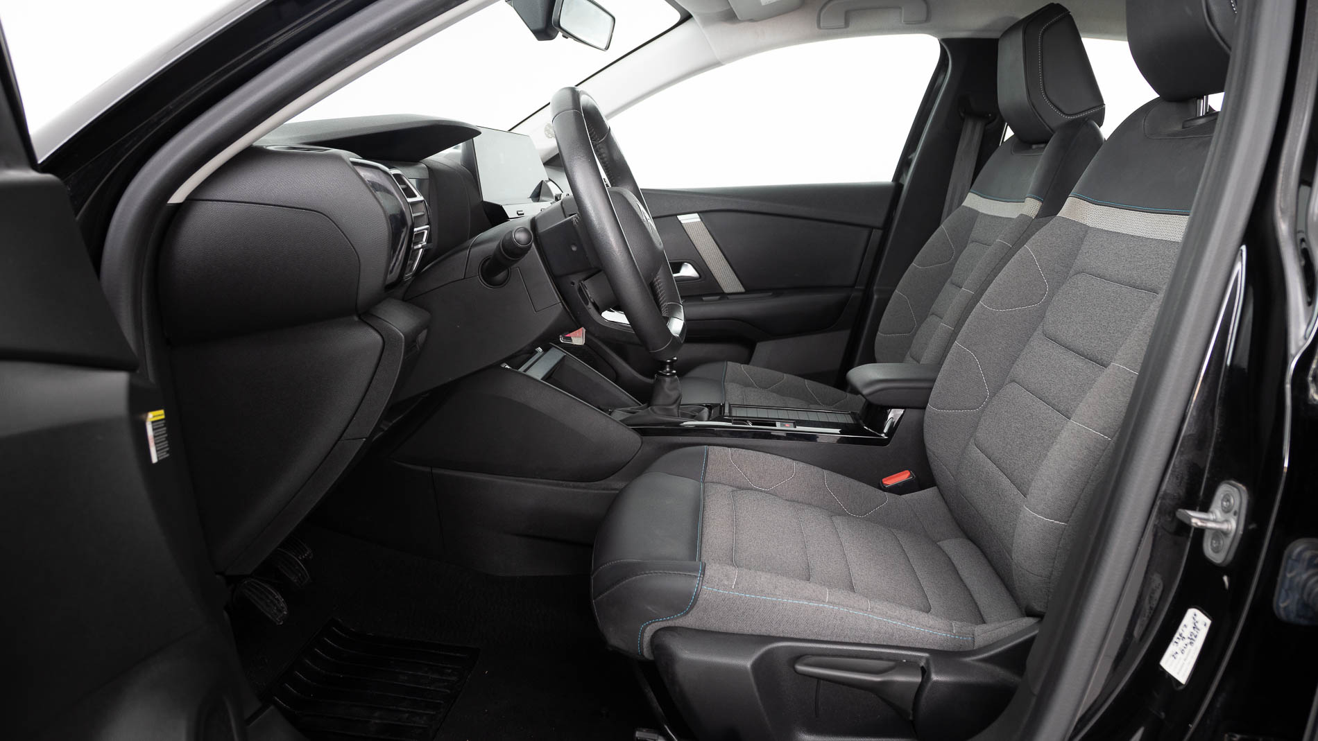 citroen c4 feel pack 1.2 PURETECH 130 2023 negro perla nera 21