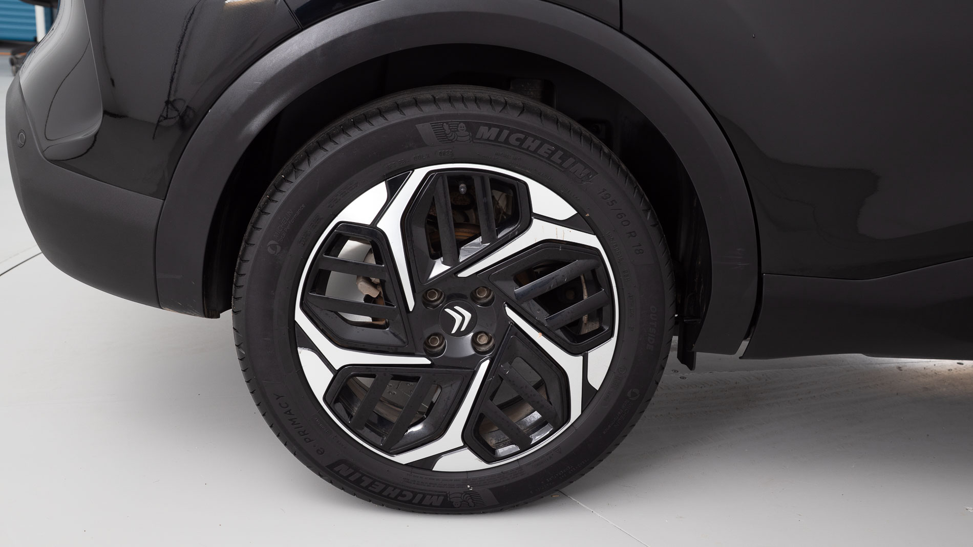 citroen c4 feel pack 1.2 PURETECH 130 2023 negro perla nera 26