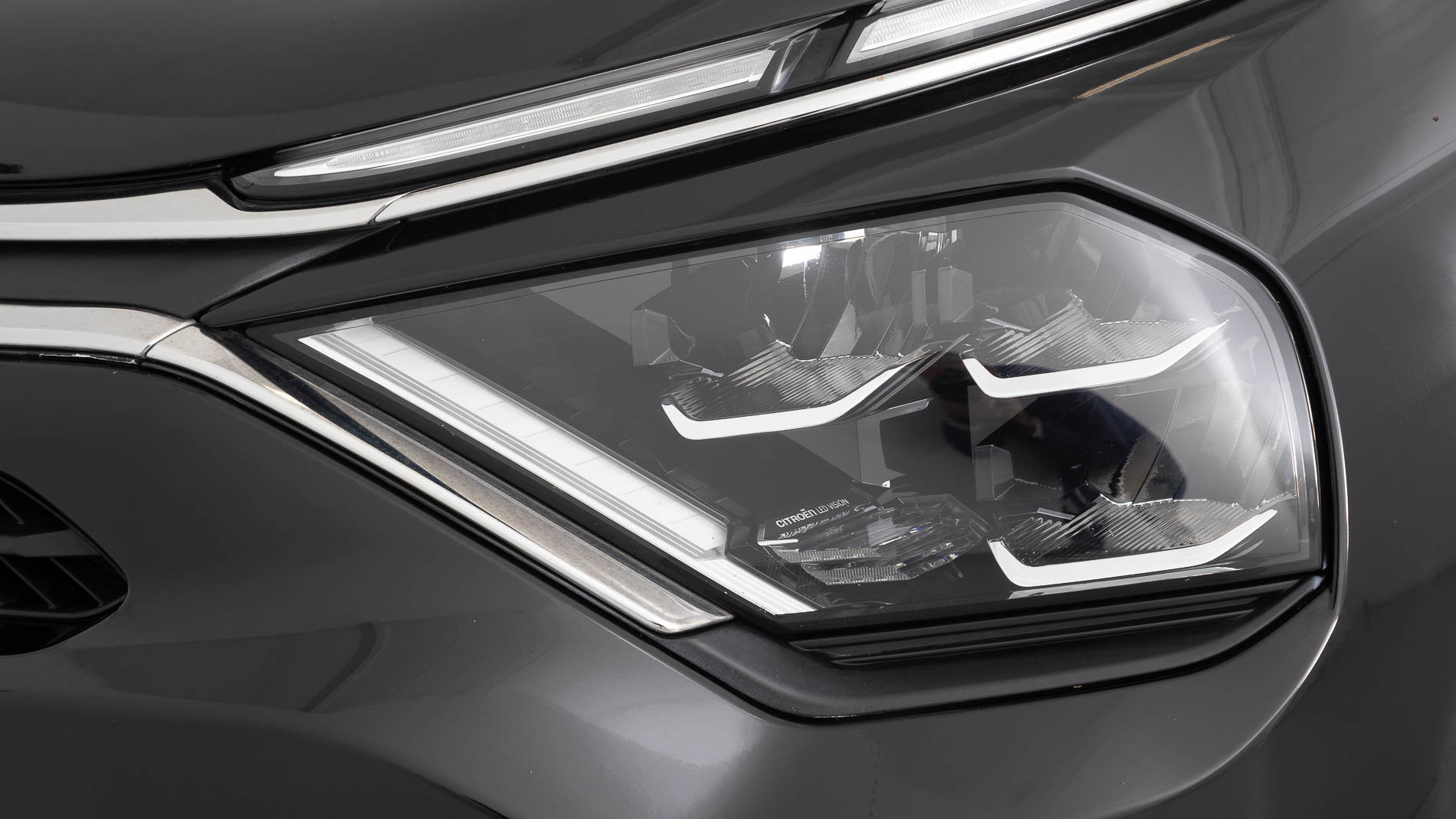 citroen c4 feel pack 1.2 PURETECH 130 2023 negro perla nera 29