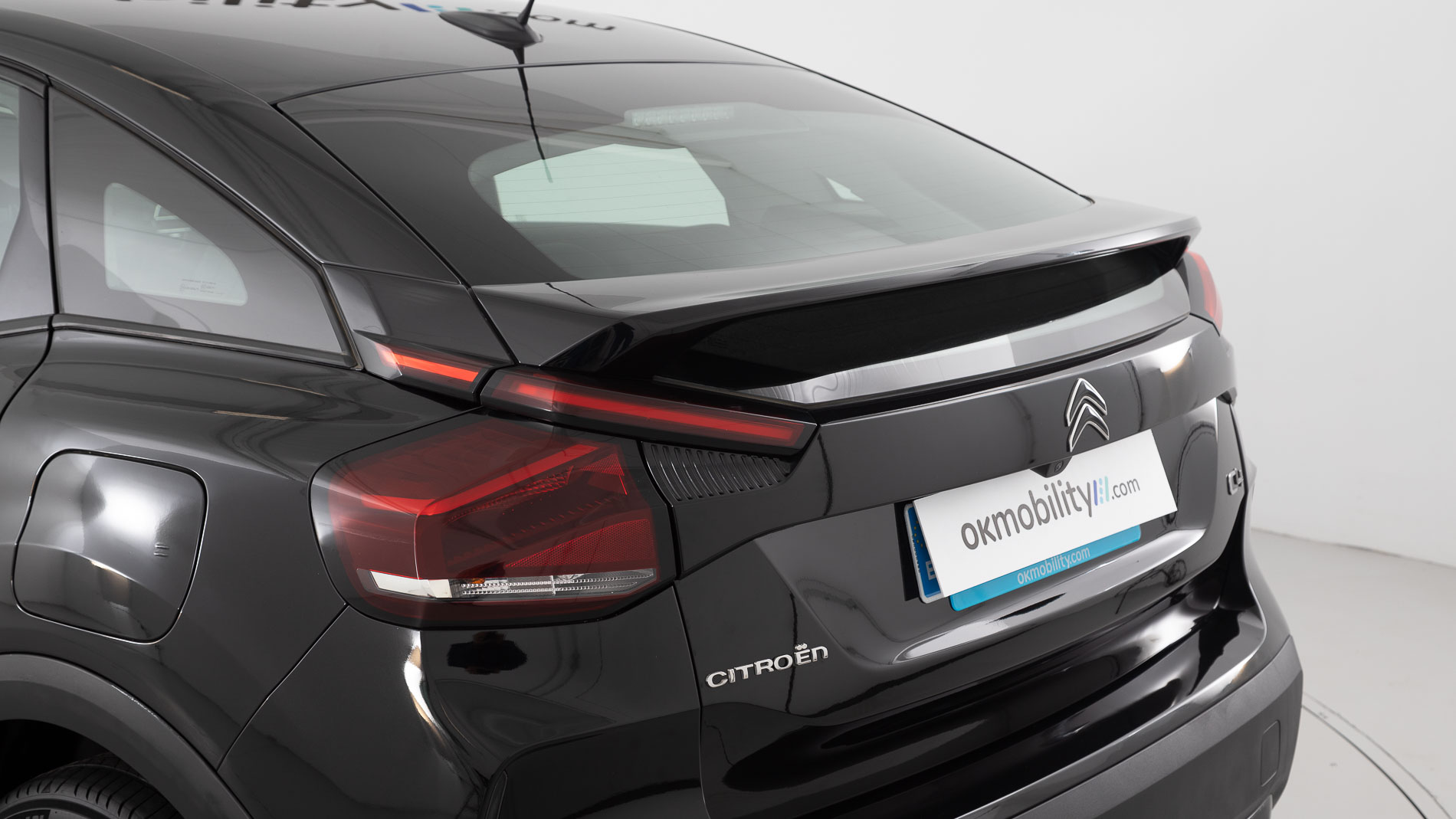 citroen c4 feel pack 1.2 PURETECH 130 2023 negro perla nera 35