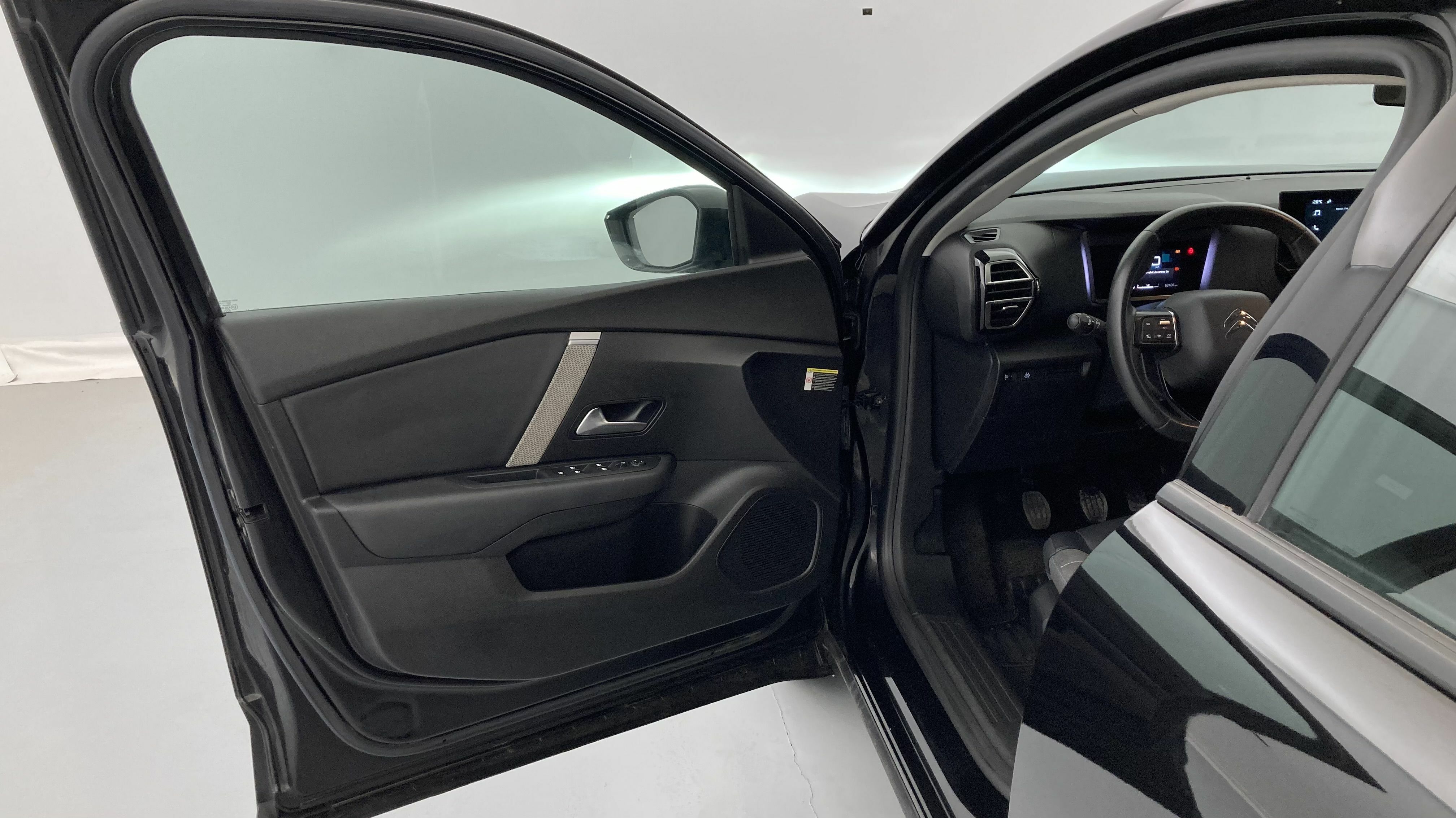 citroen c4 feel pack 1.2 PURETECH 130 2023 negro perla nera 13