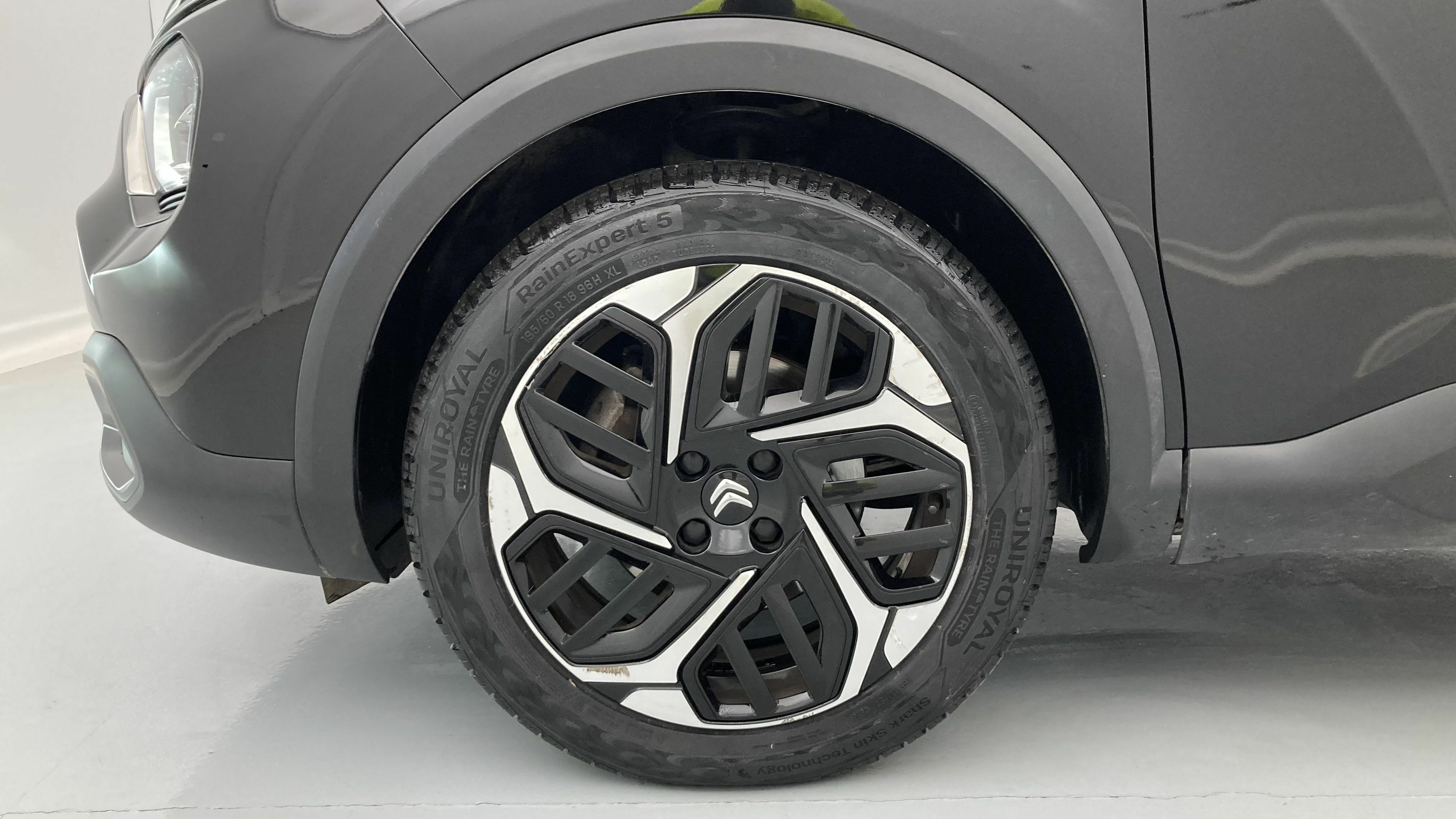 citroen c4 feel pack 1.2 PURETECH 130 2023 negro perla nera 27