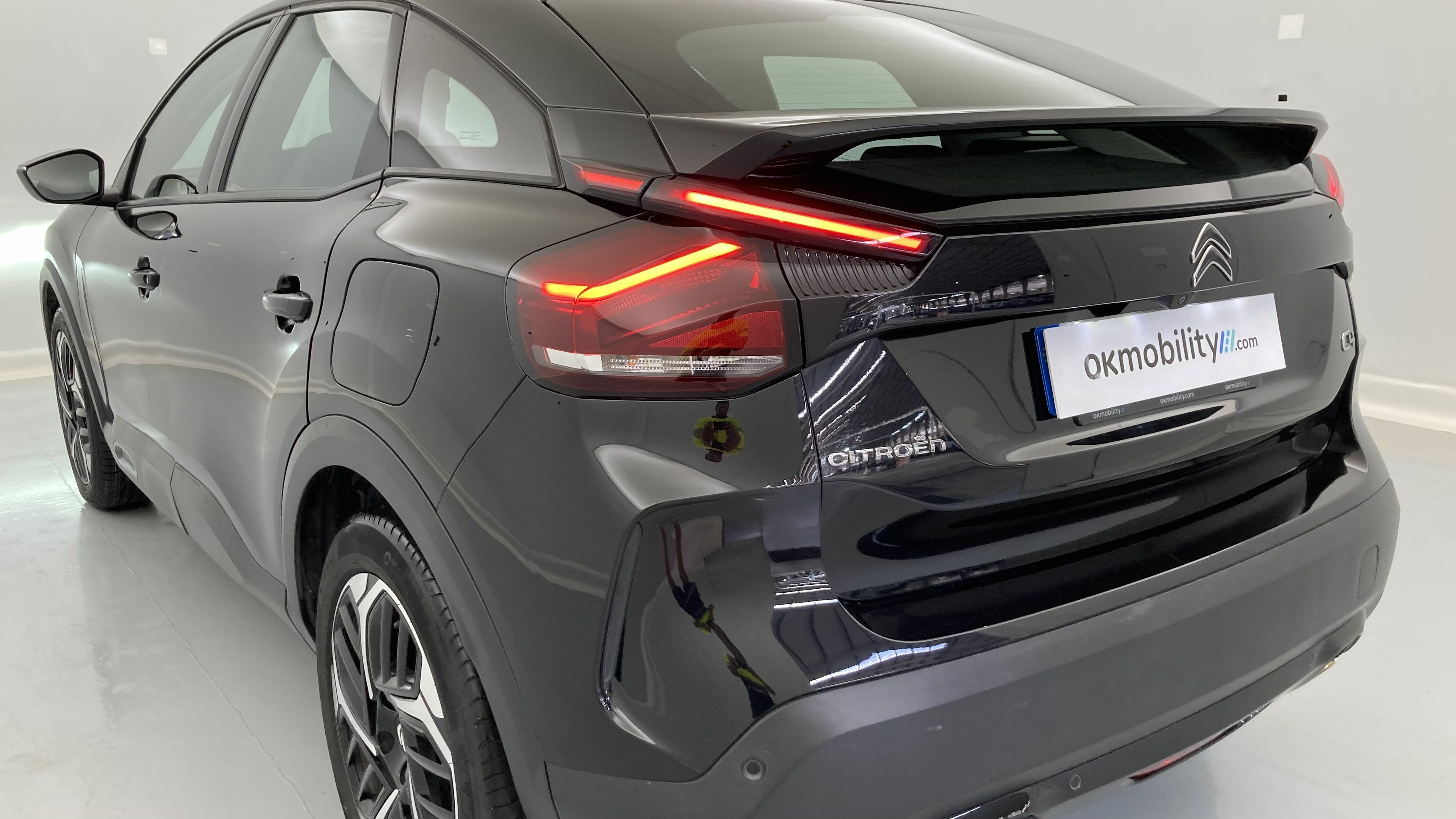 citroen c4 feel pack 1.2 PURETECH 130 2023 negro perla nera 30