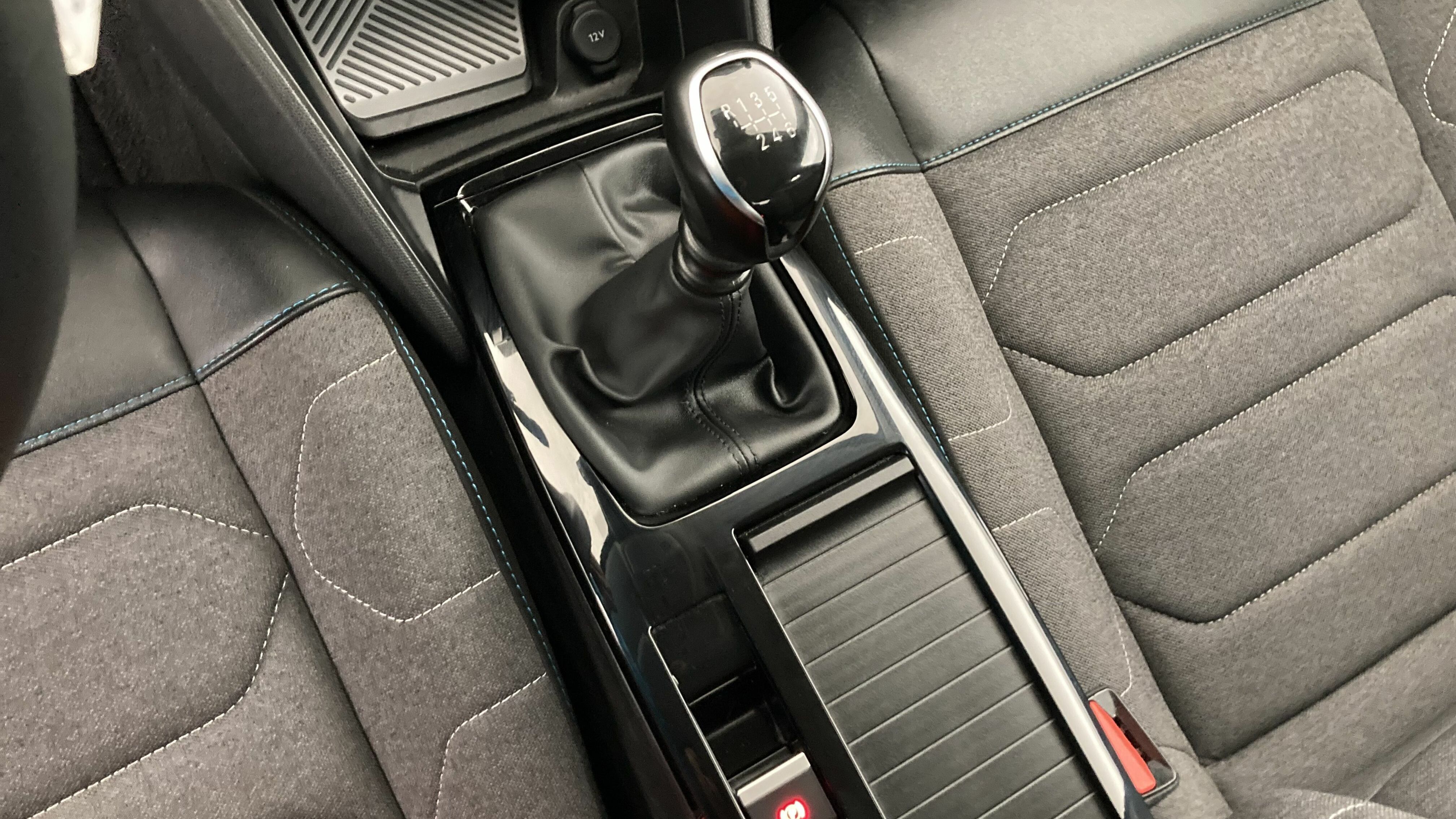 citroen c4 feel pack 1.2 PURETECH 130 2023 blanco nacarado 20