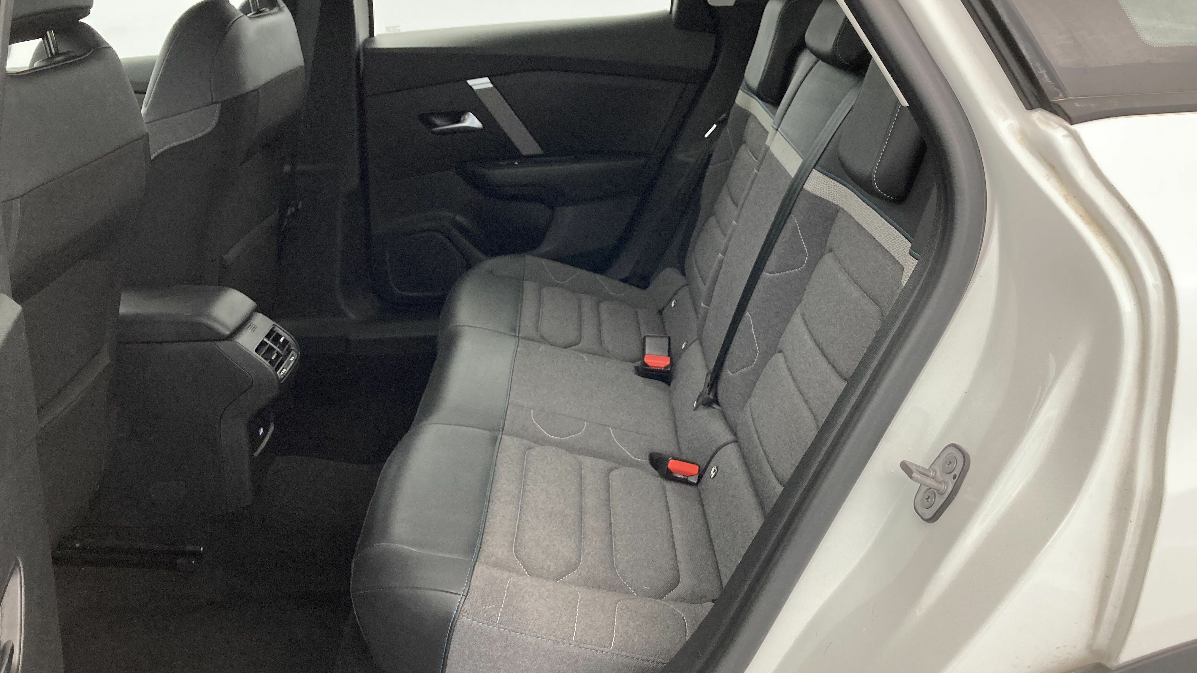 citroen c4 feel pack 1.2 PURETECH 130 2023 blanco nacarado 21