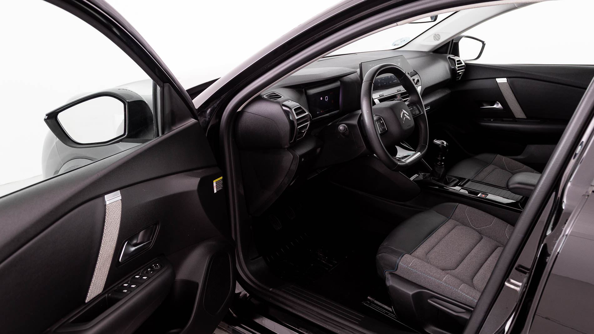 citroen c4 feel pack 1.2 PURETECH 130 2023 negro perla nera 14