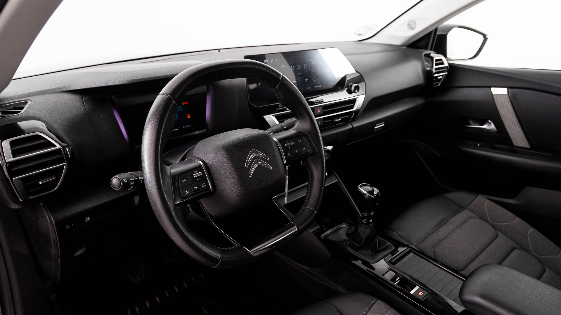 citroen c4 feel pack 1.2 PURETECH 130 2023 negro perla nera 15