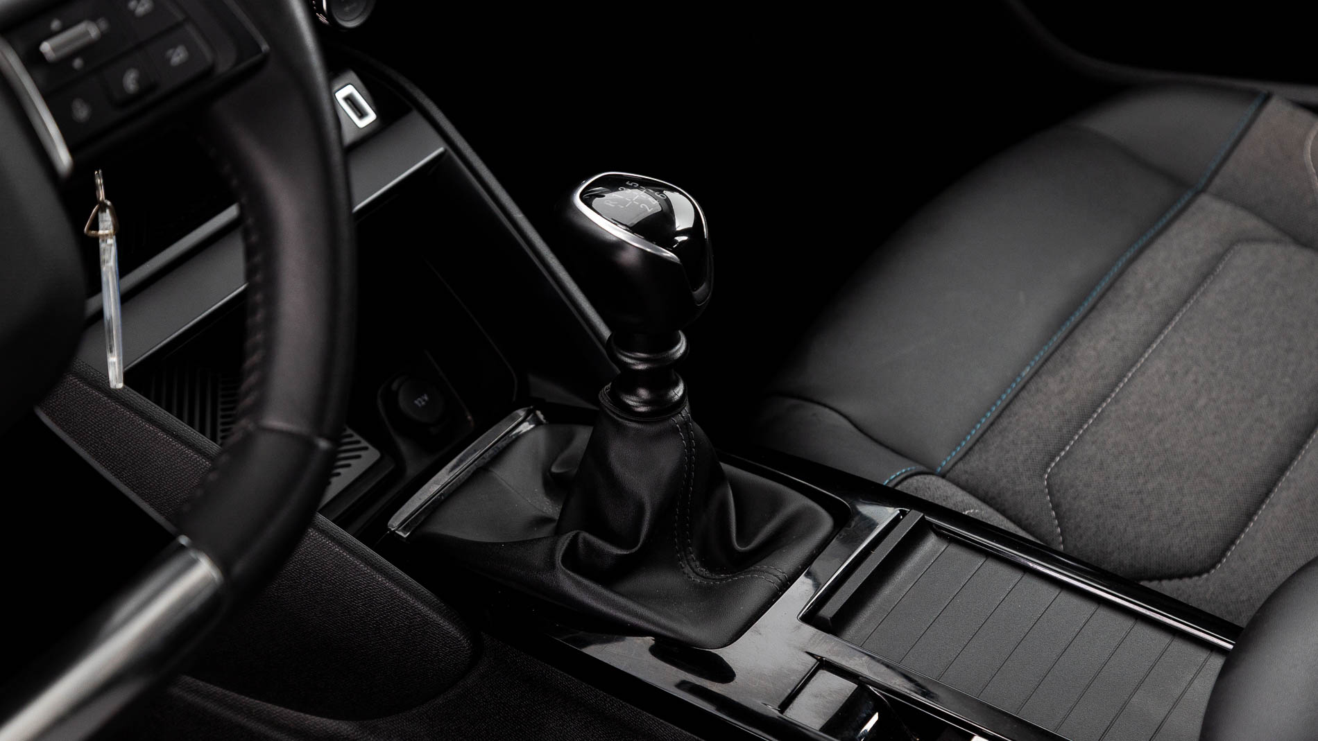 citroen c4 feel pack 1.2 PURETECH 130 2023 negro perla nera 19