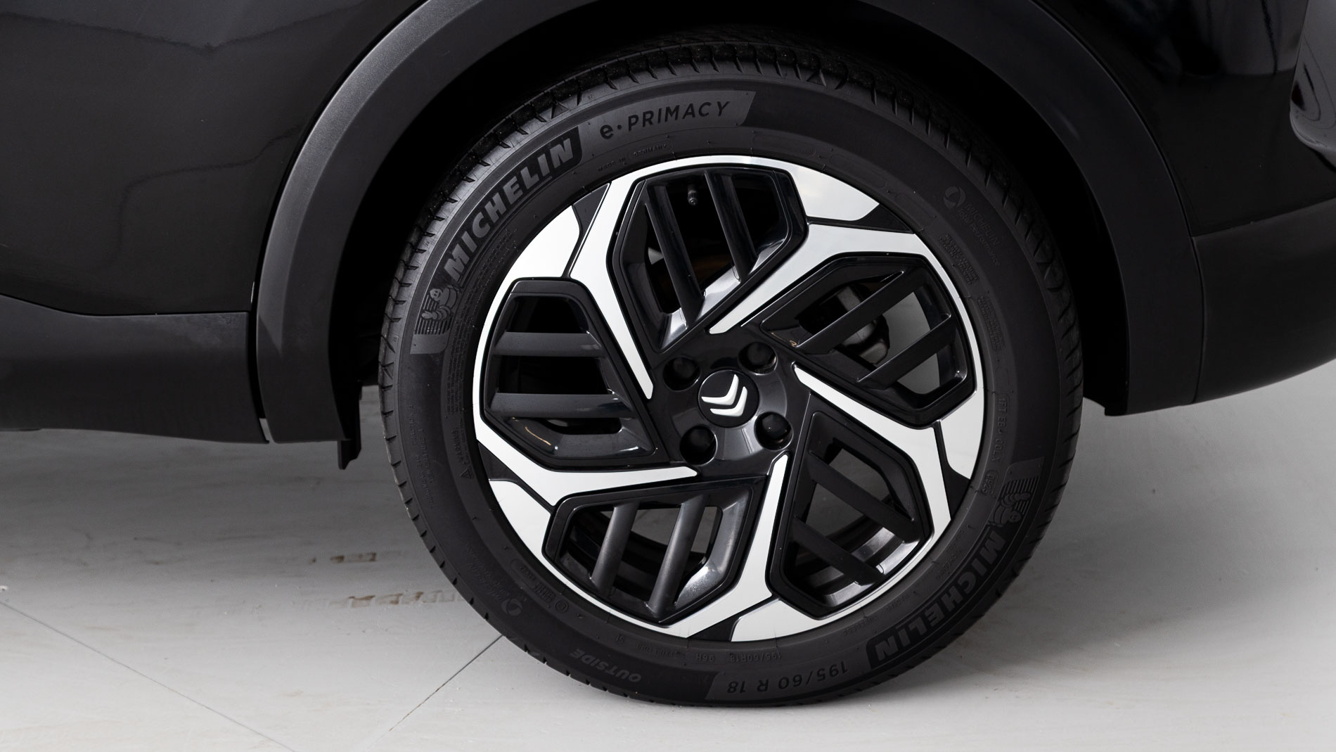 citroen c4 feel pack 1.2 PURETECH 130 2023 negro perla nera 26